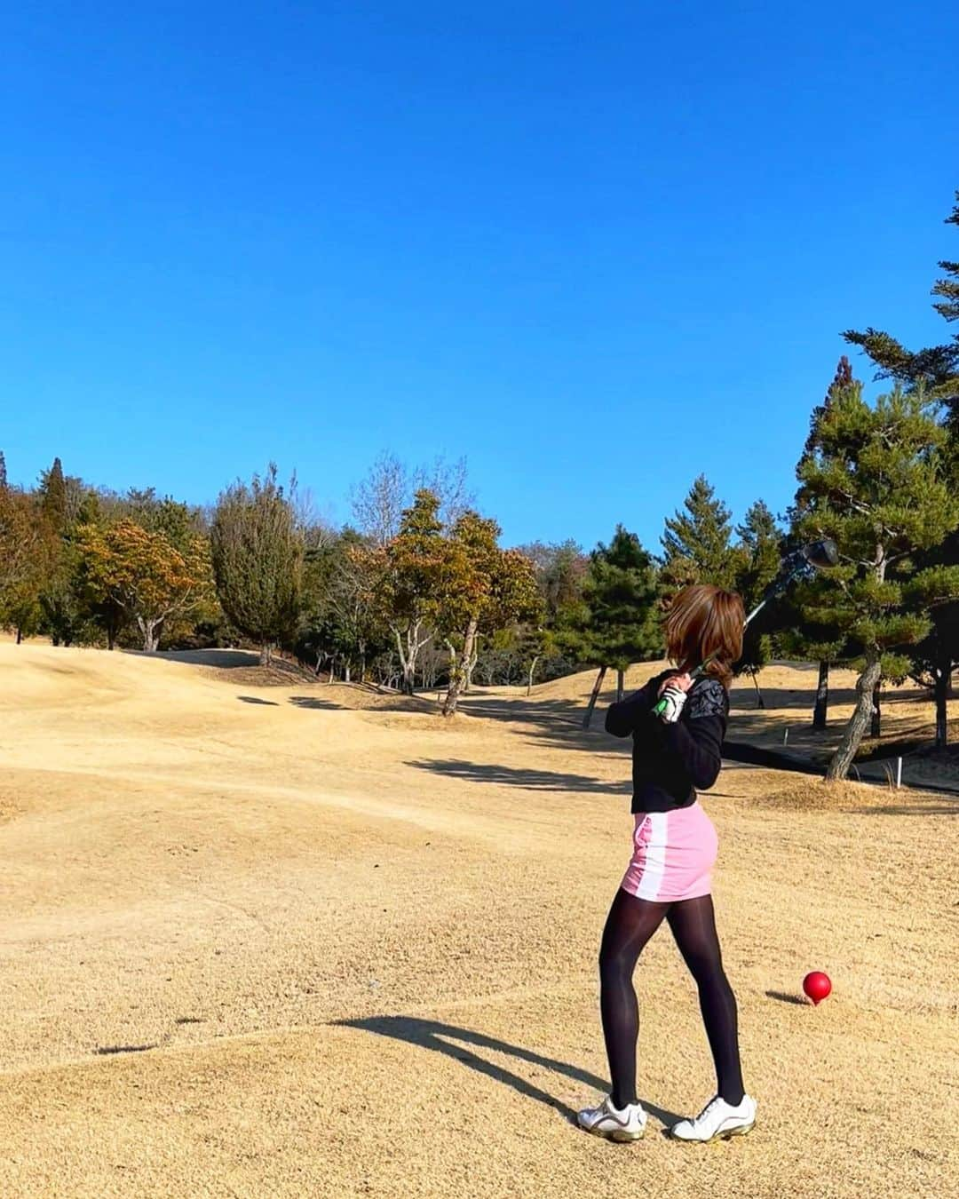 RIKAさんのインスタグラム写真 - (RIKAInstagram)「天気めっちゃ良かった〜 気温もっと上がれ⛳️  #golf #golfstagram #golfswing #golflife #golfgirl #golfwear #golfcourse #golfaddict #ゴルフ #ゴルフ女子 #ゴルフウェア #ゴルフスイング #ゴルフコーデ #ゴルフ好きな人と繋がりたい　#adidas #adidasgolf  #有馬富士カンツリークラブ」2月22日 9時00分 - rika__golf