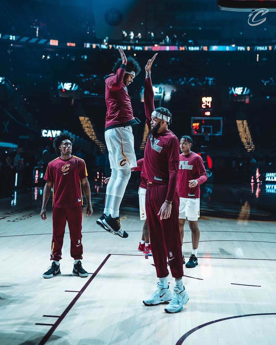 キャブスのインスタグラム：「The highest of fives. 🙏 #BeTheFight」