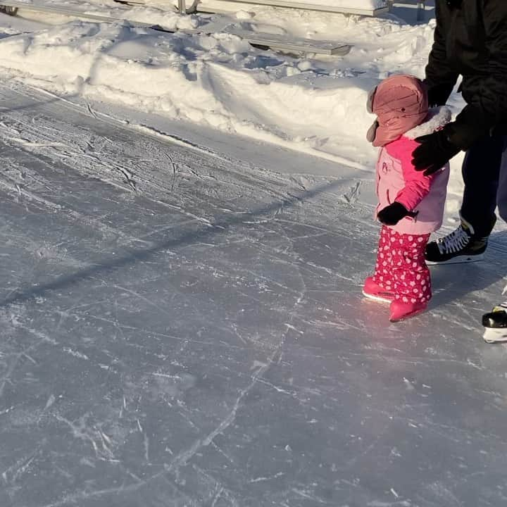 マキシム・デシャンのインスタグラム：「Grosse journée de coaching aujourd’hui, on a été choyé par la météo, les débuts de ma petite cousine de 2 ans #coaching #futurpatineuse #parc #passion #patinageartistique」