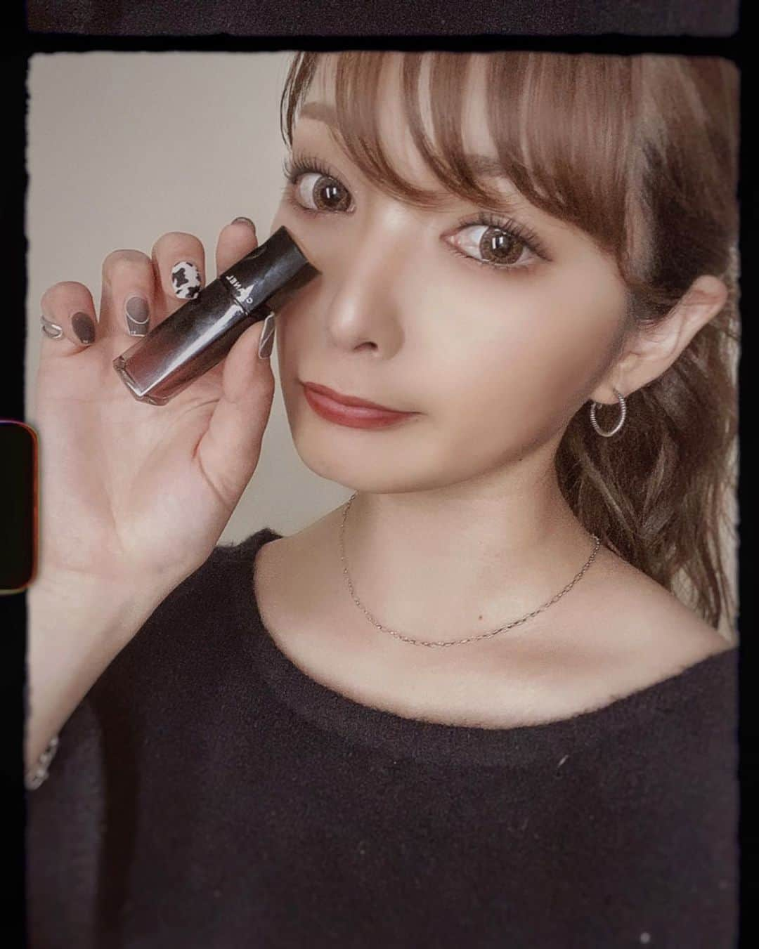 FukamizuYukina さんのインスタグラム写真 - (FukamizuYukina Instagram)「_ マスクにも付かないお気に入りリップ😷💄 ㅤㅤㅤㅤㅤㅤㅤㅤㅤㅤㅤㅤㅤ ㅤㅤㅤㅤㅤㅤㅤㅤㅤㅤㅤㅤㅤ CHANEL / ルージュアリュールラック 75番 フィデリテが売り切れてて買えなかったけど やっと入荷して手に入れたっ！！！💓 ㅤㅤㅤㅤㅤㅤㅤㅤㅤㅤㅤㅤㅤ ㅤㅤㅤㅤㅤㅤㅤㅤㅤㅤㅤㅤㅤ 落ちにくいしツヤツヤ感あって、 ティッシュオフするとマットぽいながら 自然なツヤが残る☺️🎶 ㅤㅤㅤㅤㅤㅤㅤㅤㅤㅤㅤㅤㅤ ㅤㅤㅤㅤㅤㅤㅤㅤㅤㅤㅤㅤㅤ 崩れ方が汚くないのもポイント高い☝🏻💓 ㅤㅤㅤㅤㅤㅤㅤㅤㅤㅤㅤㅤㅤ ㅤㅤㅤㅤㅤㅤㅤㅤㅤㅤㅤㅤㅤ #CHANEL #ルージュアリュールラック #マスクにつかないリップ #マスク生活 #リップ #口紅 #コスメレビュー #コスメ」2月22日 9時10分 - peitaro72