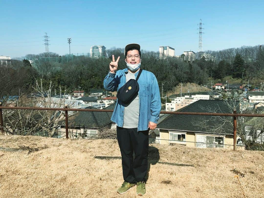 モッチェ 永井のインスタグラム：「ここんとこ最近。 オーイ！明日はどっちだ？  1)朝のお散歩「現在位置は健康管理」 2)センジツのGOKで三鷹やまちゃんTにウットリ 3,4)チョーナン&ジナンはネクストミー 5)いつもより高いオリーブオイルを買ったけど 6,7)日野CITYをヨメさんと練り歩いて白目剥く  #ともに分かち合うまち」