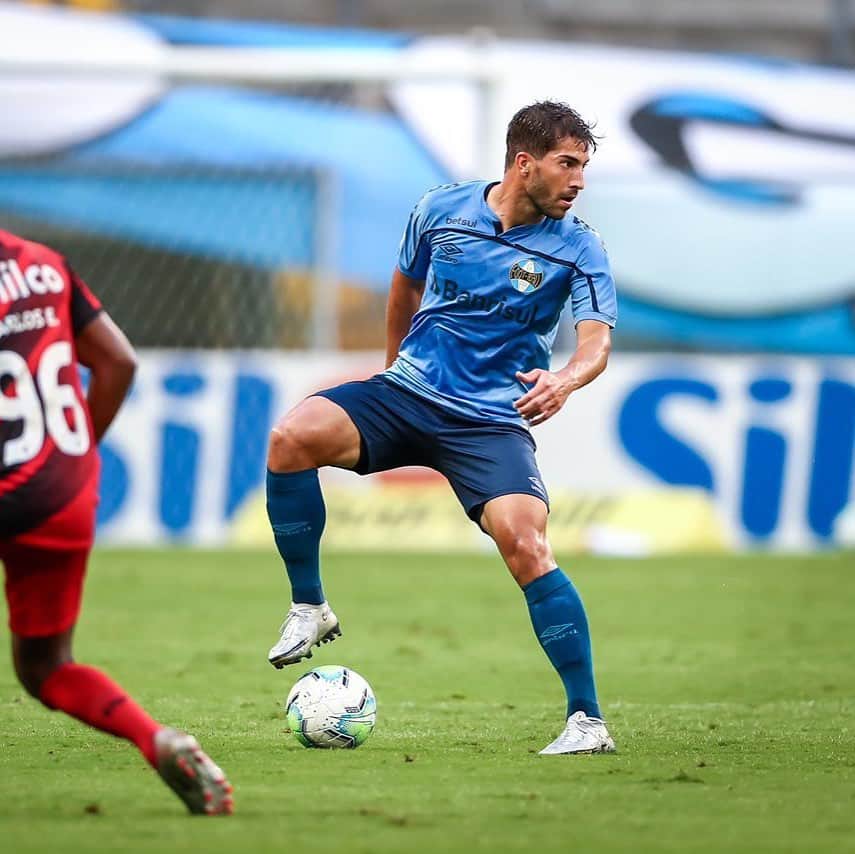 ルーカス・シウヴァ・ボルジェスのインスタグラム：「Seguimos! #Vitoria 🇧🇼 🙌🏼」