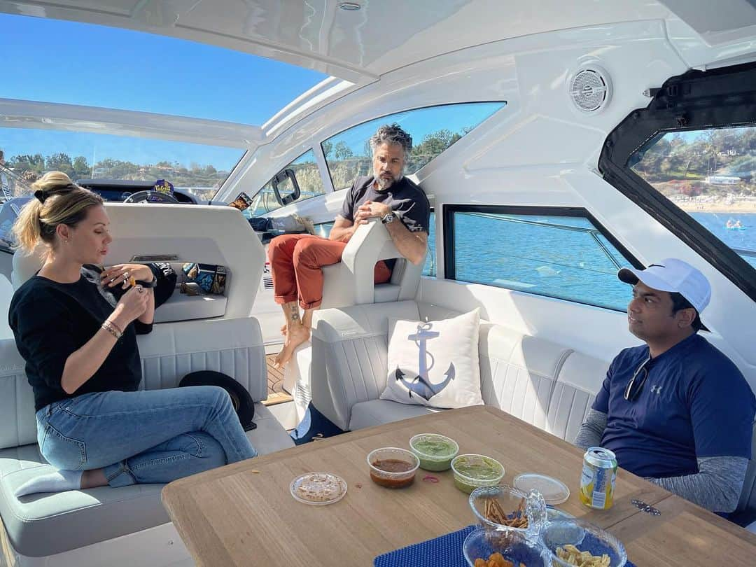 ハイメ・カミールさんのインスタグラム写真 - (ハイメ・カミールInstagram)「Exciting new project ahead 🤐🤫😎 📷 by @robheppler #paradisecove #malibu #beneteau #beneteaulife @beneteau_official @sma_yachts #gt40 #california #cali @heidibal 👩🏼‍🍳 #chef」2月22日 9時49分 - jaimecamil