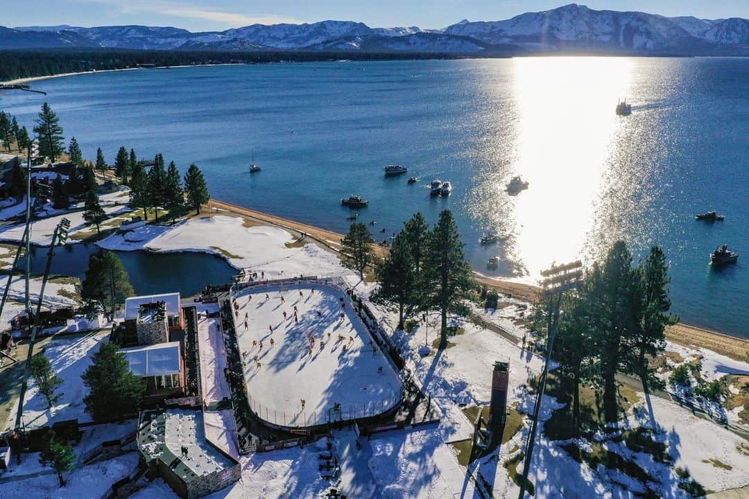 NHLさんのインスタグラム写真 - (NHLInstagram)「Lake Tahoe, you're still beautiful. #NHLOutdoors  🇺🇸: @nhlonnbcsports 🇨🇦: @sportsnet」2月22日 9時49分 - nhl