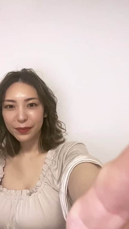 山名未紗のインスタグラム：「すっぴんからヘアメイクまで！ 雑談しながら…  妊婦のお話🤰🏼しています😊✨」
