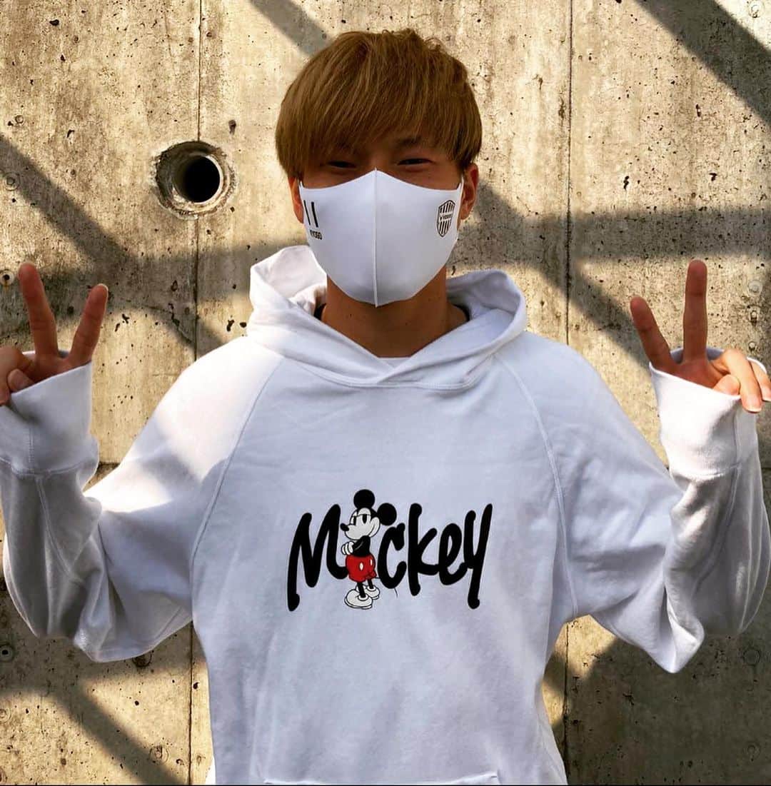のインスタグラム：「開幕戦前最後のリフレッシュday✨ 新型コロナウイルスの影響に伴い、2月26日（金）からヴィッセル神戸の背番号とロゴ入りのパーソナルマスクが発売されます🙌 まだまだ安心できない日々は続きますが、1日でも早くコロナが終息するためにも感染症対策を一つ一つしっかりとして、 安心して過ごせるような世の中になるよう一丸となって頑張りましょう！！  #visselkobe#一致団結#マスク#感染症対策#2021」