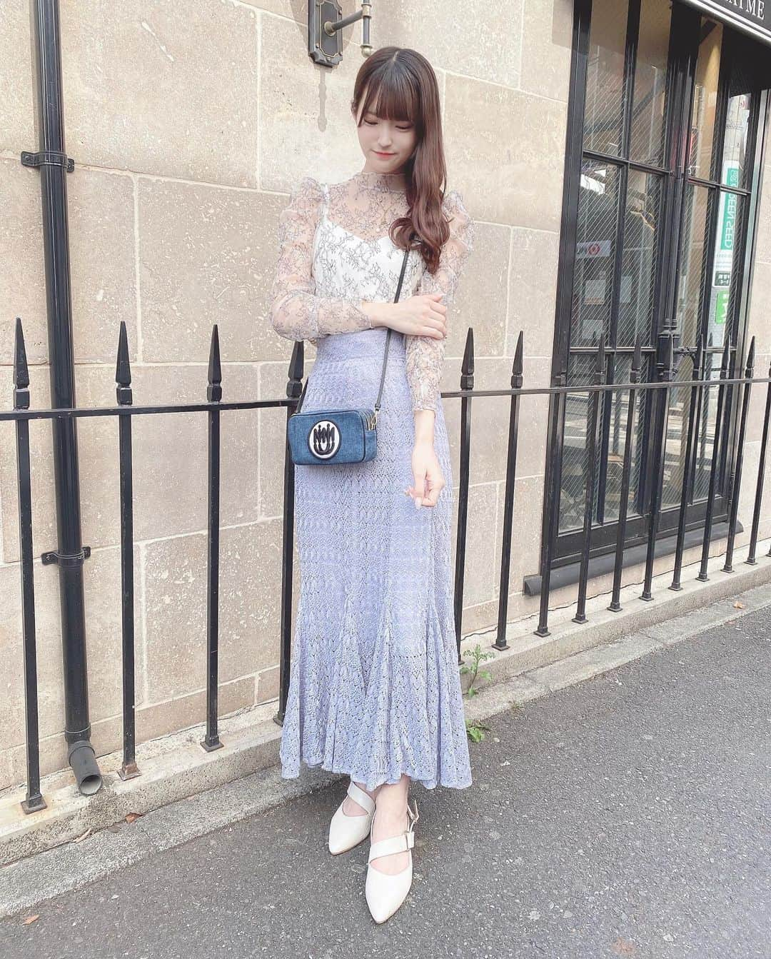 森平莉子のインスタグラム：「🏹♥﻿ ﻿ ﻿  ﻿ tops♡ ﻿ #snidel  skirt、shoes♡﻿ #dazzlin  bag♡ ﻿#miumiu  ﻿ ﻿ ﻿ ﻿ #ウサギオンライン #160cmコーデ #春服 #春コーデ #全身コーデ #コーデ #code #着画 #きれいめコーデ #スナイデル #fashion#followme #小さめバッグ #fashionmodel #fashionstyle #fashionista #coordinate #ootd  #fff #lfl #instagood  #巻き髪」