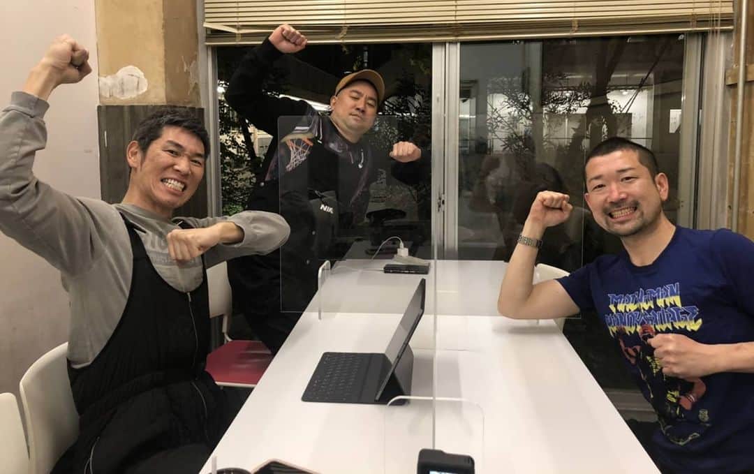 レイザーラモンrgさんのインスタグラム動画 レイザーラモンrginstagram Daft Punkが解散のニュース 数々の名曲をありがとうございました 以前 Get Lucky にのせて サイン色紙あるある も歌わせてもらいました Daftpunk 2月23日 1時43分 Rgrazorramon