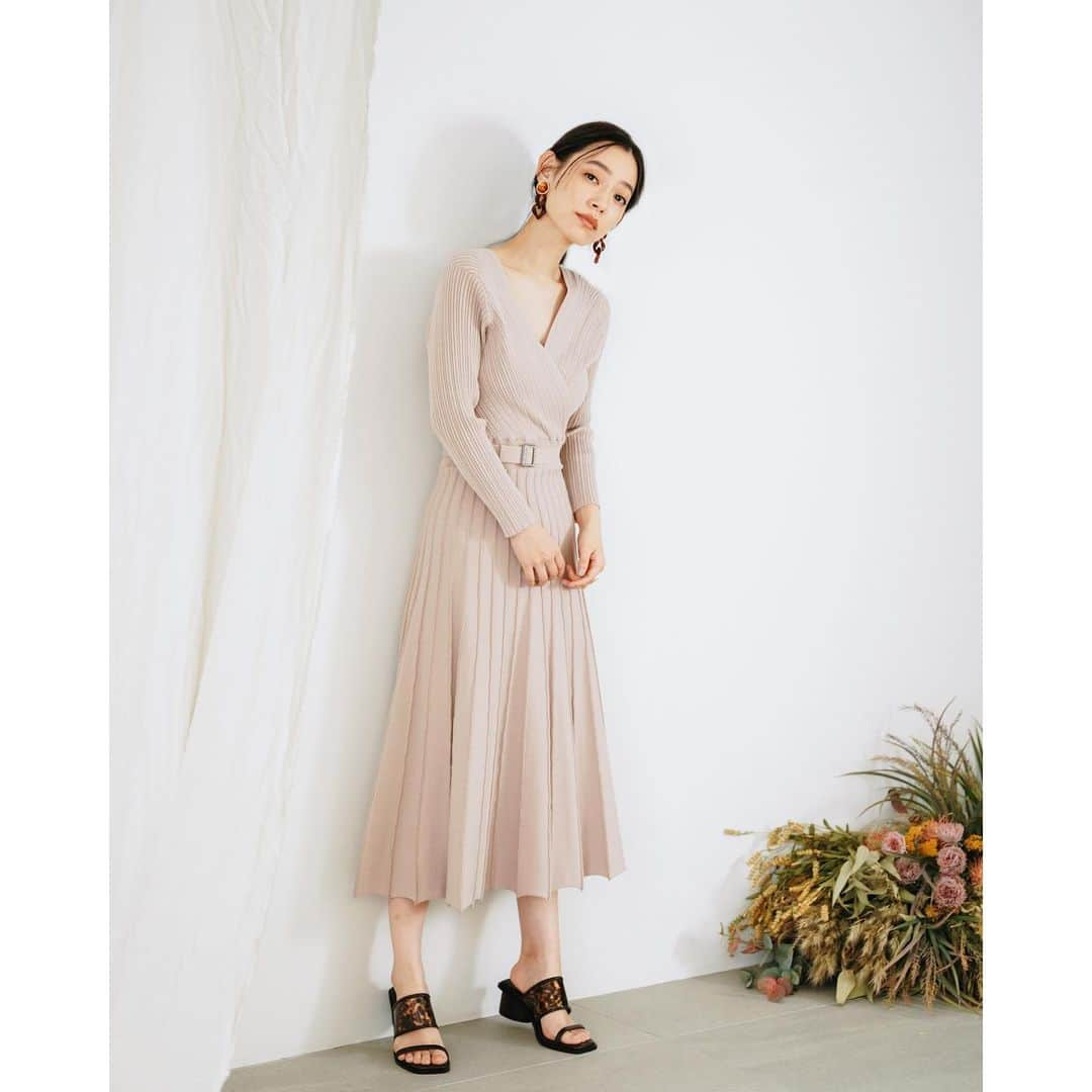 Lily Brownさんのインスタグラム写真 - (Lily BrownInstagram)「- Spring Collection - ﻿ ﻿ オンラインサイトにて2/23 (火) 23：59まで¥1,000クーポンをプレゼント中﻿ ※5500円以上(税込)のお買い物にご利用いただけます。﻿ ※期間中何回でも利用可能です﻿ ※予約商品(PRE ORDER)は対象外です﻿ ※VINTAGEアイテムにもご利用いただけます﻿ ﻿ ﻿ #lilybrown #リリーブラウン﻿ #spring #springcollection﻿ #vintage #vintagefuture﻿ #店頭入荷中」2月22日 20時50分 - lily_brown_official