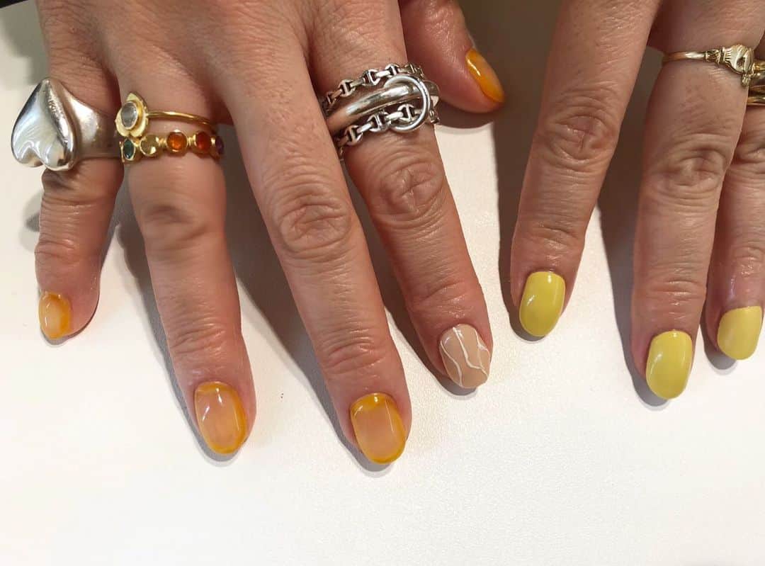関根祥子のインスタグラム：「🌼🌼🌼🌼💛🟠  花粉がやばーい🌼🌼🌼  #mojonail #nails #nail」