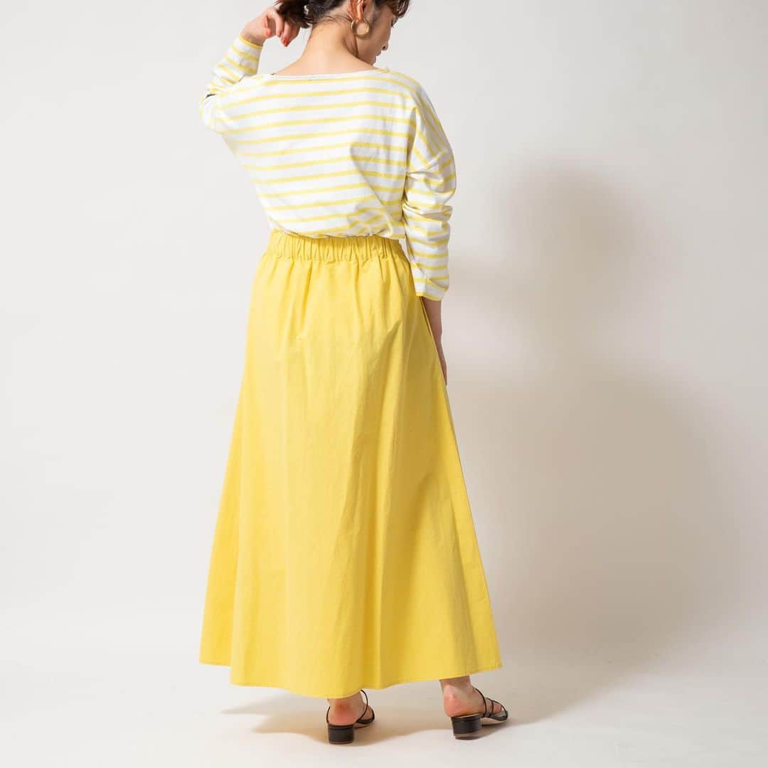 NOLLEY'S ノーリーズさんのインスタグラム写真 - (NOLLEY'S ノーリーズInstagram)「﻿ ﻿ 〈春のはじまりを告げる、カラーアイテム〉﻿ ﻿ "yellow"﻿ ﻿ 春のトレンドカラー"yellow"﻿ 気分も上がるハッピーなyellowで春コーデを華やかに！﻿ ﻿ ﻿ ✔︎ 1-0255-1-03-004﻿ 〈Le minor〉PETIT COPAIN﻿ カラー:イエロー（別注）/ラベンダー﻿ サイズ:F﻿ ¥12,100税込﻿ ﻿ ✔︎ 前タックロングスカート﻿ 1-0203-1-06-001﻿ カラー:ベビーピンク/ パープル/ イエロー（web限定カラー）﻿ サイズ:36/38﻿ ¥15,180 税込﻿ ﻿ ﻿ ーーーーーーーーーー﻿ ﻿ 店頭ではセール対象外の商品も特別に10%OFFとなります！﻿ 詳しくはスタッフまでお問い合わせください。﻿ ﻿ ※店頭では新型コロナウイルス感染拡大防止に向けた取り組みを行っております。﻿ ご協力をお願い致します。﻿ ﻿ ﻿ ﻿ ﻿ ☑︎ノーリーズ公式オンラインサイトNOLLEY'S MALL送料無料キャンペーンを開催しております！﻿ また、スペシャルクーポンイベントも行っております。詳しくはNOLLEY'S MALLをご覧下さい。﻿  ﻿ ﻿ ﻿ ﻿ 【ノーリーズ公式LINEアカウントはじめました!!】﻿ ﻿ 最新のイベント情報やお得な情報などを﻿ お届けしていきます♪﻿ ﻿ ﻿ この機会に、ぜひ友だち登録してくださいね。﻿ ﻿ @nolleys_official﻿ ﻿ で、ぜひID検索お願い致します！﻿ ﻿ ﻿ #nolleys#nolleyssophi#ノーリーズ#ノーリーズソフィー#着回し#2021SS#春小物#spring#おうちコーデ#コーディネート#カジュアルコーデ#今日の服#大人女子#レイヤードスタイル#コーディネート#今日のファッション#yellow#イエロー#カラースカート#ルミノア#leminor#ボーダートップス」2月22日 20時51分 - nolleys_official