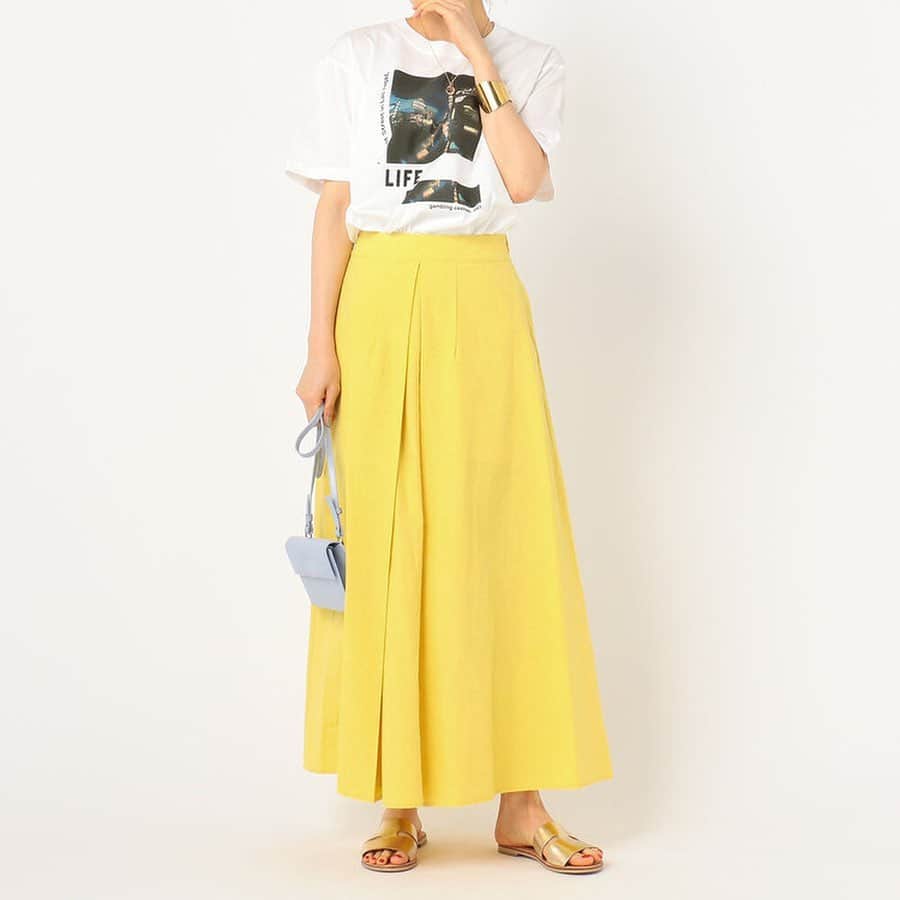 NOLLEY'S ノーリーズさんのインスタグラム写真 - (NOLLEY'S ノーリーズInstagram)「﻿ ﻿ 〈春のはじまりを告げる、カラーアイテム〉﻿ ﻿ "yellow"﻿ ﻿ 春のトレンドカラー"yellow"﻿ 気分も上がるハッピーなyellowで春コーデを華やかに！﻿ ﻿ ﻿ ✔︎ 1-0255-1-03-004﻿ 〈Le minor〉PETIT COPAIN﻿ カラー:イエロー（別注）/ラベンダー﻿ サイズ:F﻿ ¥12,100税込﻿ ﻿ ✔︎ 前タックロングスカート﻿ 1-0203-1-06-001﻿ カラー:ベビーピンク/ パープル/ イエロー（web限定カラー）﻿ サイズ:36/38﻿ ¥15,180 税込﻿ ﻿ ﻿ ーーーーーーーーーー﻿ ﻿ 店頭ではセール対象外の商品も特別に10%OFFとなります！﻿ 詳しくはスタッフまでお問い合わせください。﻿ ﻿ ※店頭では新型コロナウイルス感染拡大防止に向けた取り組みを行っております。﻿ ご協力をお願い致します。﻿ ﻿ ﻿ ﻿ ﻿ ☑︎ノーリーズ公式オンラインサイトNOLLEY'S MALL送料無料キャンペーンを開催しております！﻿ また、スペシャルクーポンイベントも行っております。詳しくはNOLLEY'S MALLをご覧下さい。﻿  ﻿ ﻿ ﻿ ﻿ 【ノーリーズ公式LINEアカウントはじめました!!】﻿ ﻿ 最新のイベント情報やお得な情報などを﻿ お届けしていきます♪﻿ ﻿ ﻿ この機会に、ぜひ友だち登録してくださいね。﻿ ﻿ @nolleys_official﻿ ﻿ で、ぜひID検索お願い致します！﻿ ﻿ ﻿ #nolleys#nolleyssophi#ノーリーズ#ノーリーズソフィー#着回し#2021SS#春小物#spring#おうちコーデ#コーディネート#カジュアルコーデ#今日の服#大人女子#レイヤードスタイル#コーディネート#今日のファッション#yellow#イエロー#カラースカート#ルミノア#leminor#ボーダートップス」2月22日 20時51分 - nolleys_official
