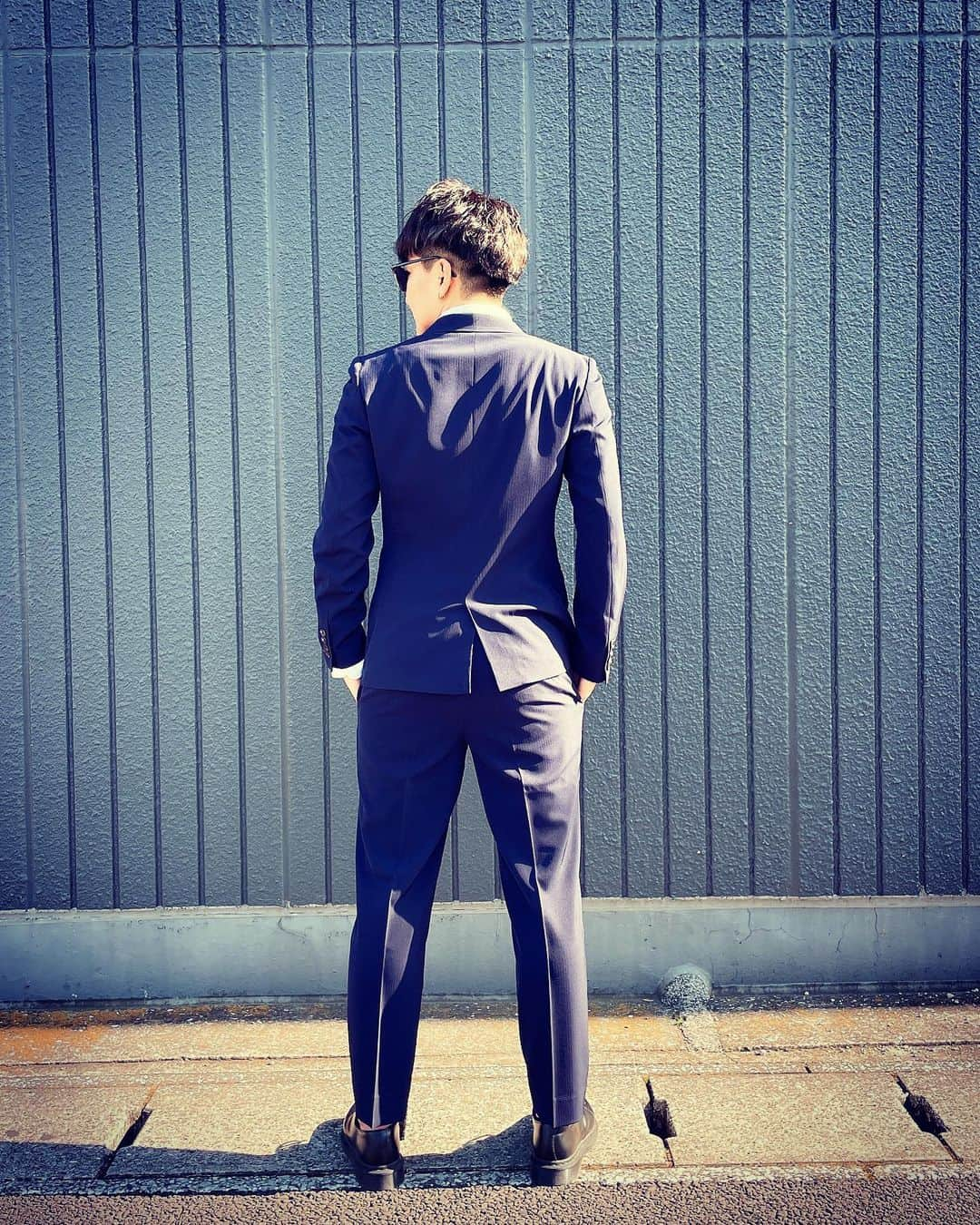 菅澤優衣香さんのインスタグラム写真 - (菅澤優衣香Instagram)「NEWスーツ🕴 チームスーツが新しくなりました🕴  今年のスーツはネイビーで凄く着心地いいです😎  ジャケットの内側がエンジでオシャレ🕴✨ 名前も入っています⚽️ 皆でこれ着たらカッコイイだろーな🙈  #saibo #スーツ」2月22日 20時51分 - yuippppp_9