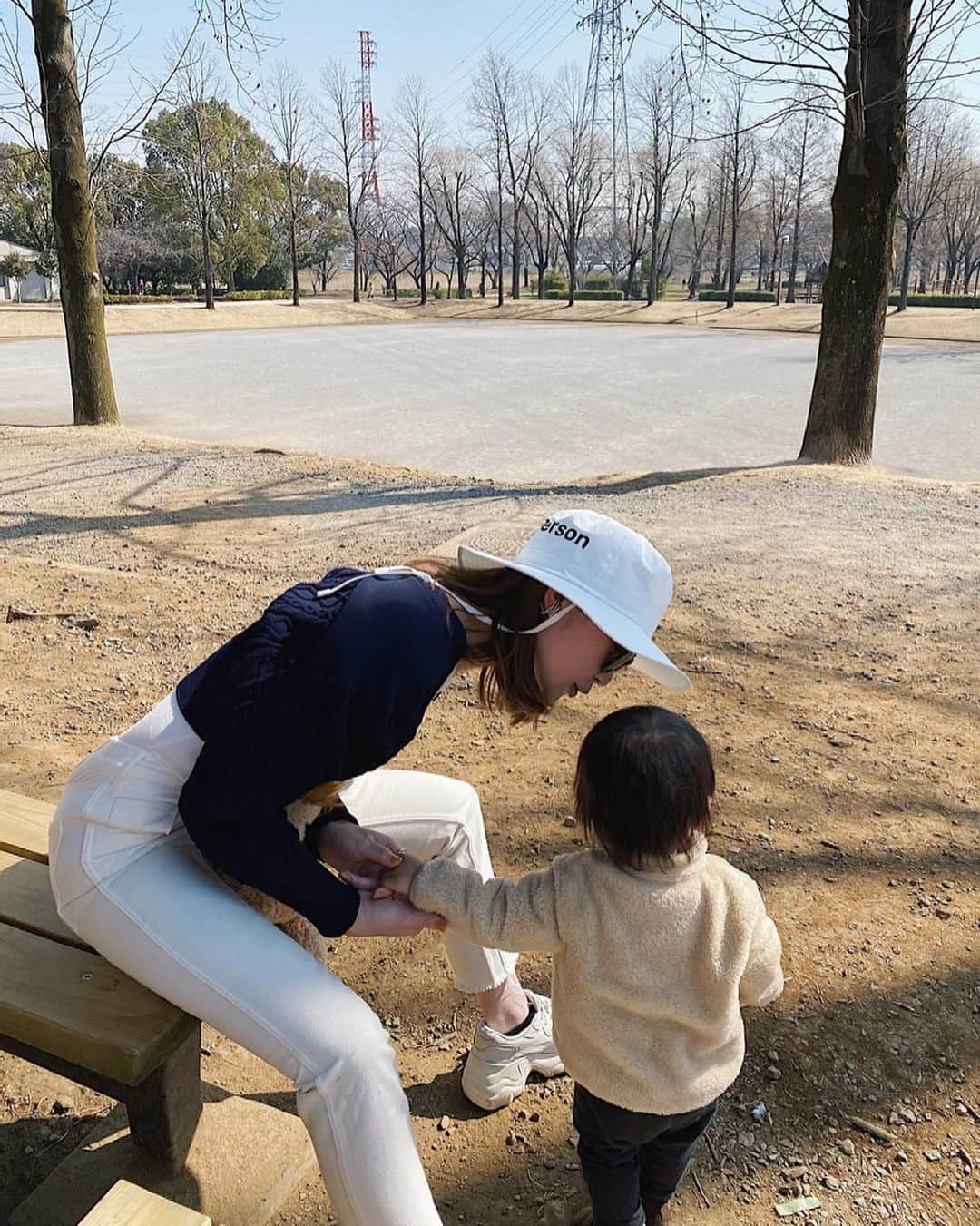 ikeda chizuruのインスタグラム：「今日は来週からのオープンラッシュの﻿連勤に向けて有給を頂きました☀️﻿ ﻿ 平日のお休みって貴重やから﻿ 甥っ子と公園行ったり﻿ ﻿ ゆっくり過ごし(たかったけど)﻿ ハードに滑り台やらジャングルジム﻿ やら頑張りました(笑)﻿ ﻿ そんな今日、私は白パンを履いた事を﻿ 何よりも後悔したわ🤣﻿ ﻿」
