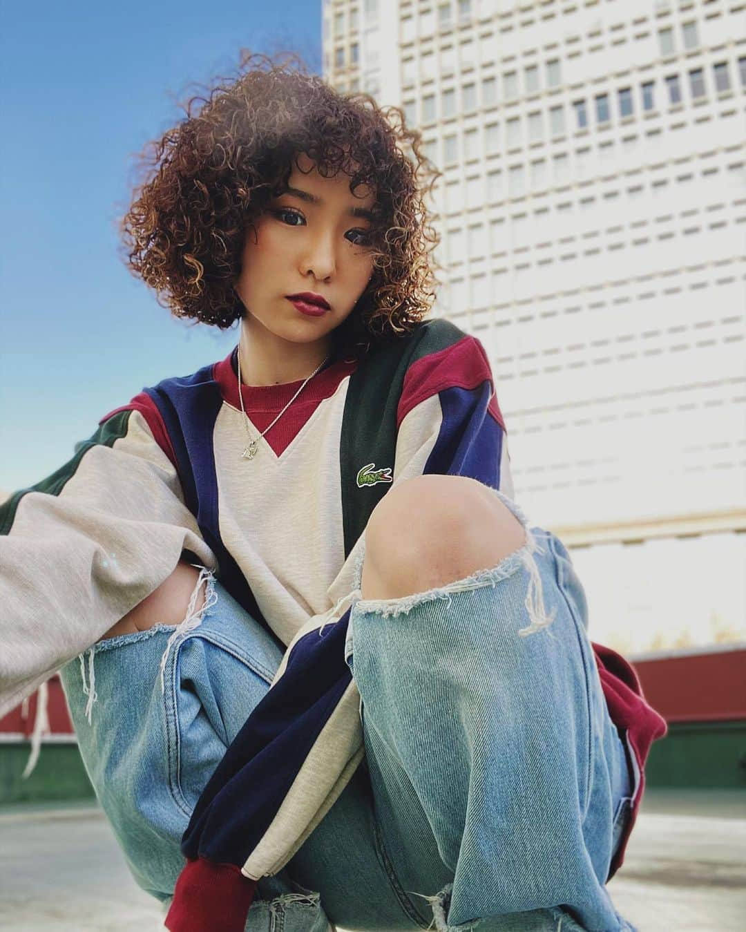 KAEDE さんのインスタグラム写真 - (KAEDE Instagram)「最近ラコステにハマってる🌼🐊  I've been into LACOSTE lately🌼🐊  #lacoste🐊 #🐊 #ラコステ　#lacoste  #スパイラルパーマ #スパイラル #spiralperm #パーマ #パーマボブ #パーマヘア　#asianzdancers #streetstyle #streetfashion #street #streetwear #streetgirl #ハワイアンジュエリー　#でんでんの今日の私服　　 #ストリート系女子 #ストリートファッション　#ストリートコーデ　 #カジュアル #カジュアルコーデ 　#オーバーサイズ　#asianzdancers #メンズライク #トレーナー女子」2月22日 19時26分 - chu_z_kaede