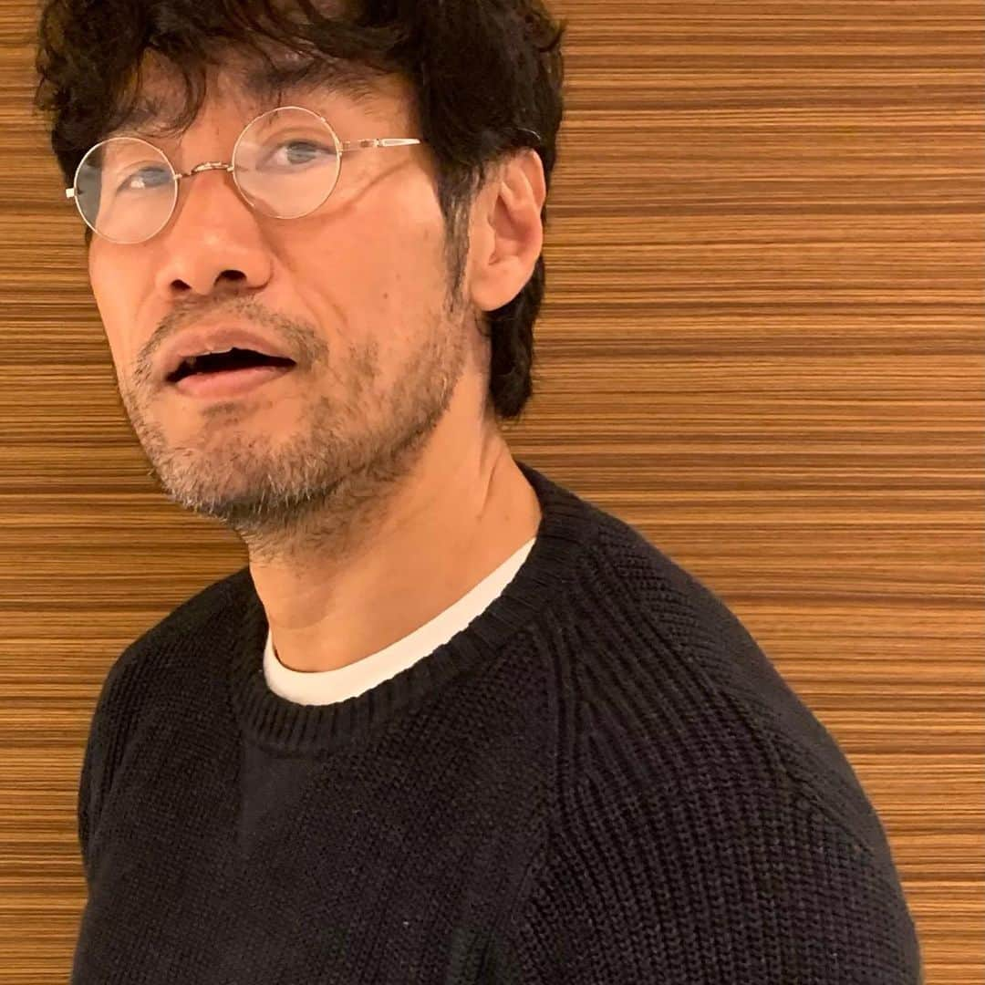 平山祐介さんのインスタグラム写真 - (平山祐介Instagram)「メガネは顔の一部です、だから♫  #bjclassic #glasses #toddsnyder #sweater  #メガネ #セーター #私服 #ootd  #yusukehirayama #平山祐介」2月22日 19時29分 - yusukehirayama_