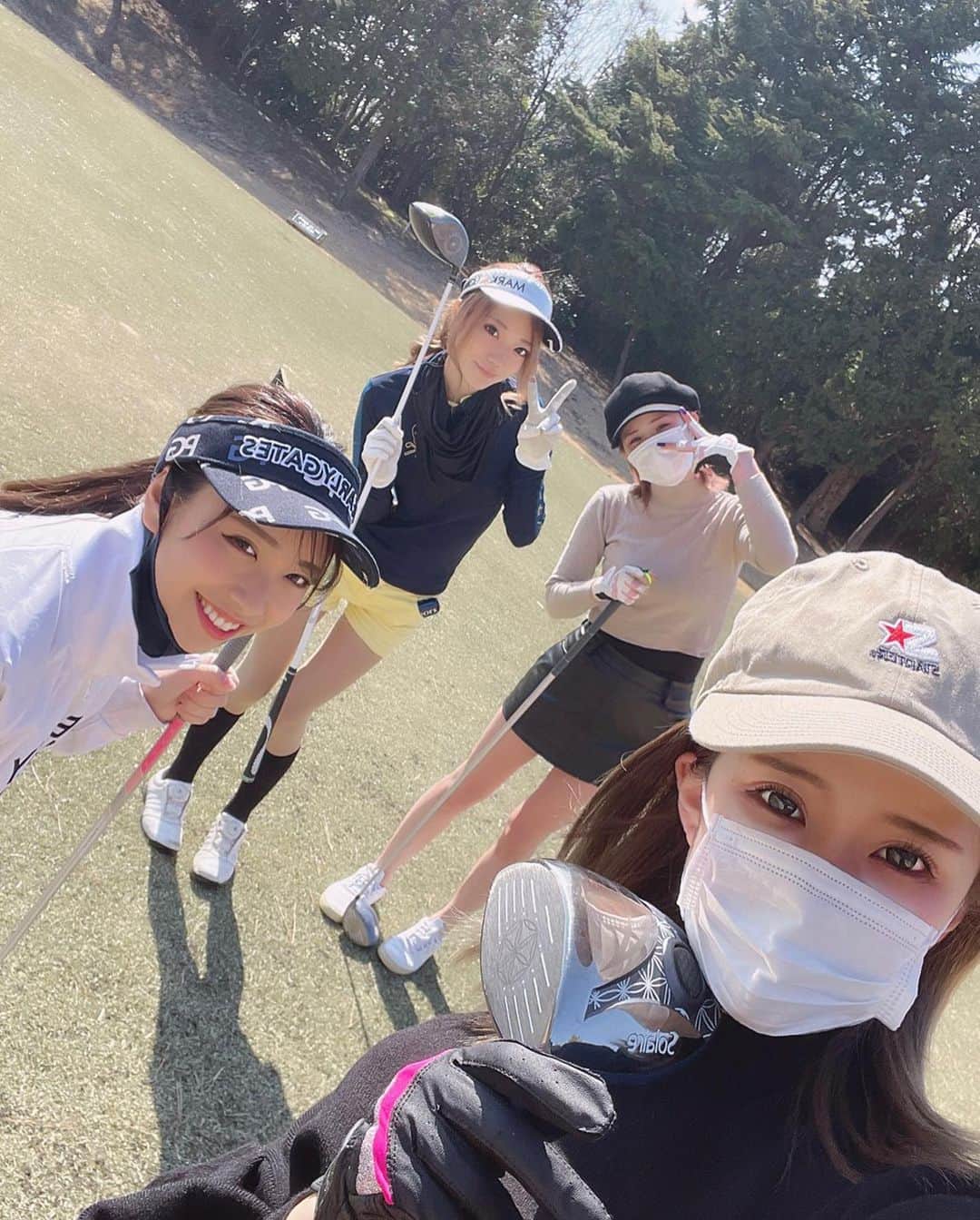 あみおかのインスタグラム：「. . . 楽しかった😆💕💕💕 天気良くてとっても ゴルフ日和🙆🏻‍♀️💭 また行きたいなー . . . #ゴルフ #女子ゴルフ #女子ゴルファー #ゴルフ初心者 #ゴルフウェア  #ゴルフコーデ #女子ラウンド #クラブハウス #女子会コーデ」