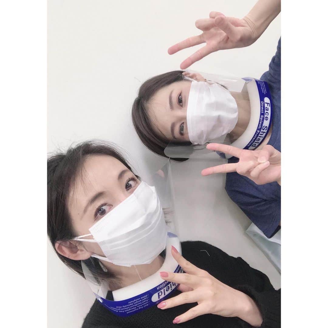 咲希あかねのインスタグラム：「#エリザベート TAKARAZUKA25周年#ガラコンサート #稽古   お隣の#大月さゆ さん❤️ 本当に可愛い✨そして面白い✨ 着飾らないかっこよさ😍憧れる❤️  稽古はフェイスシールド→マスク2枚→ガーゼ(肌荒れ防止にいいんだって♪) で気をつけながら😤  #エリザベート25周年」
