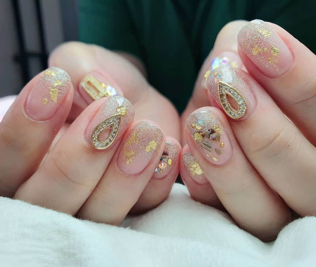 Yingのインスタグラム：「I used PREGEL Tulle Grege for the perfect soft nude to act like a concealer base! Charms secured with Bijou Gel.  All items can be purchased at @nailwonderlandsg 🤗 . . . 🛒 www.nailwonderland.com⁣⁣ 📍20A Penhas Road, Singapore 208184⁣⁣ (5 minutes walk from Lavender MRT)⁣⁣ .  I am currently only able to take bookings from my existing pool of customers. If I have slots available for new customers, I will post them on my IG stories. Thank you to everyone who likes my work 🙏 if you need your nails done, please consider booking other artists at @thenailartelier instead ❤  #ネイルデザイン  #ネイルアート #ネイル #ジェルネイル #nailart #네일아트 #pregel #プリジェル #nails #gelnails #sgnails」