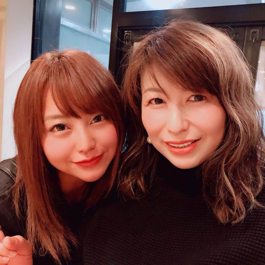 椎木くるみのインスタグラム：「結構前だけど、折原さんと美味しいお寿司を、ご一緒に頂いた際の📸  私がベロベロに酔っ払ってしまって、折原さんが優しく介抱して下さったり、一緒にタクシー乗って下さったりで、本当感謝ばかりでした😭  凄く優しくて素敵な方で、リスペクトしかないっす😭💕 またお会いしたいなあああ ・ ・ ・ #折原ゆかり #yukariorihara #すし #鮨  #ギャル #ぎゃう #セクシー女優 #キャバクラ #銀座 #渋谷 #六本木 #me #girl #igers #swag #swagger #l4f #instagood #ootd #gal」
