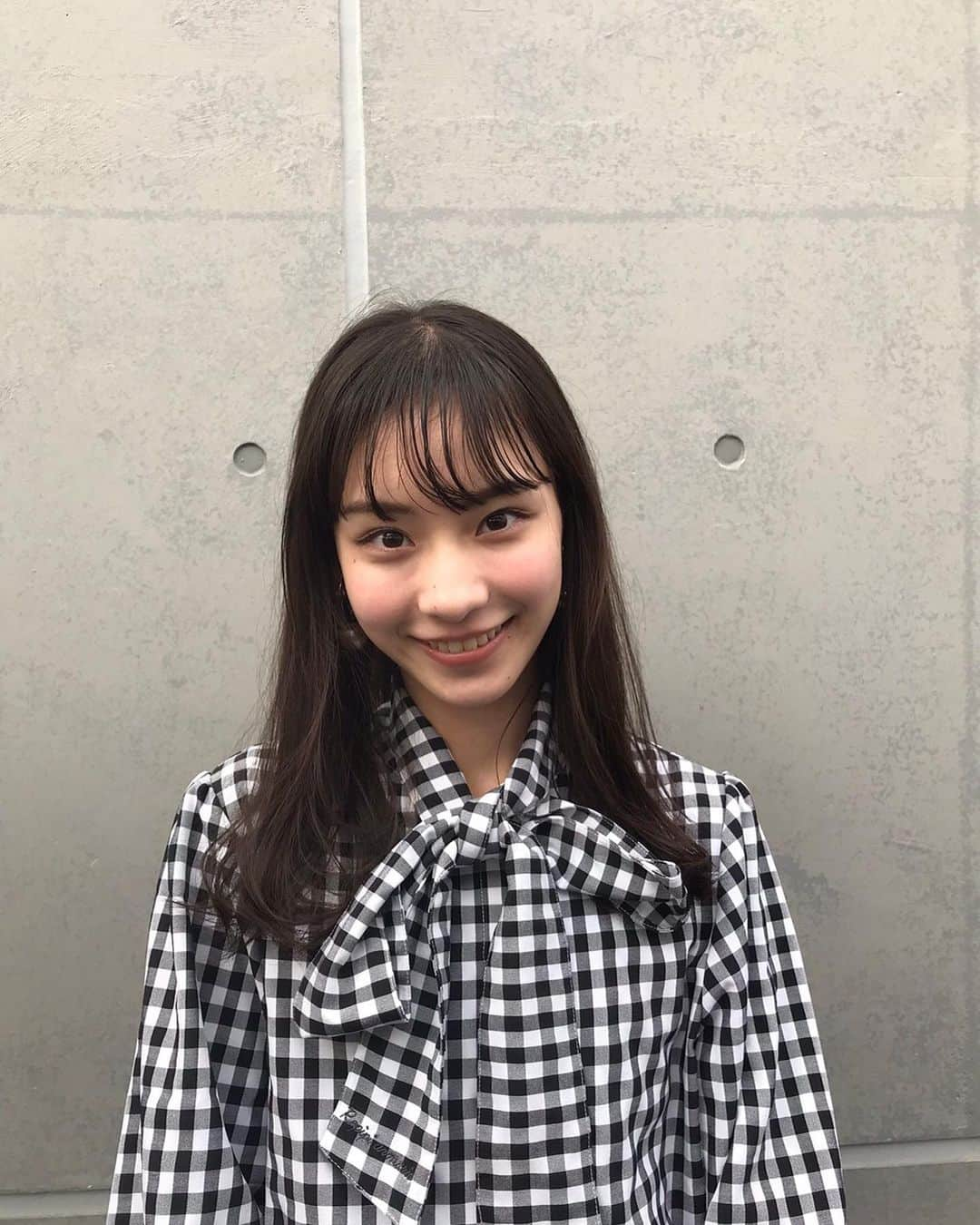 太田雫さんのインスタグラム写真 - (太田雫Instagram)「🤍🖤🎀 ・ ・ 今日は暖かくて気持ちいい日だったね~❕ ・ もうすぐ春だなぁ、なんて考えながら、授業受けてました笑 ・ ・ でも、今日は花粉もすごくて… 1日中目がかゆくて、鼻がむずむずしてました🥲 ・ #ニコラ#太田雫 #春#花粉#花粉症#花粉やだ#ribbon」2月22日 19時43分 - _shizukuota