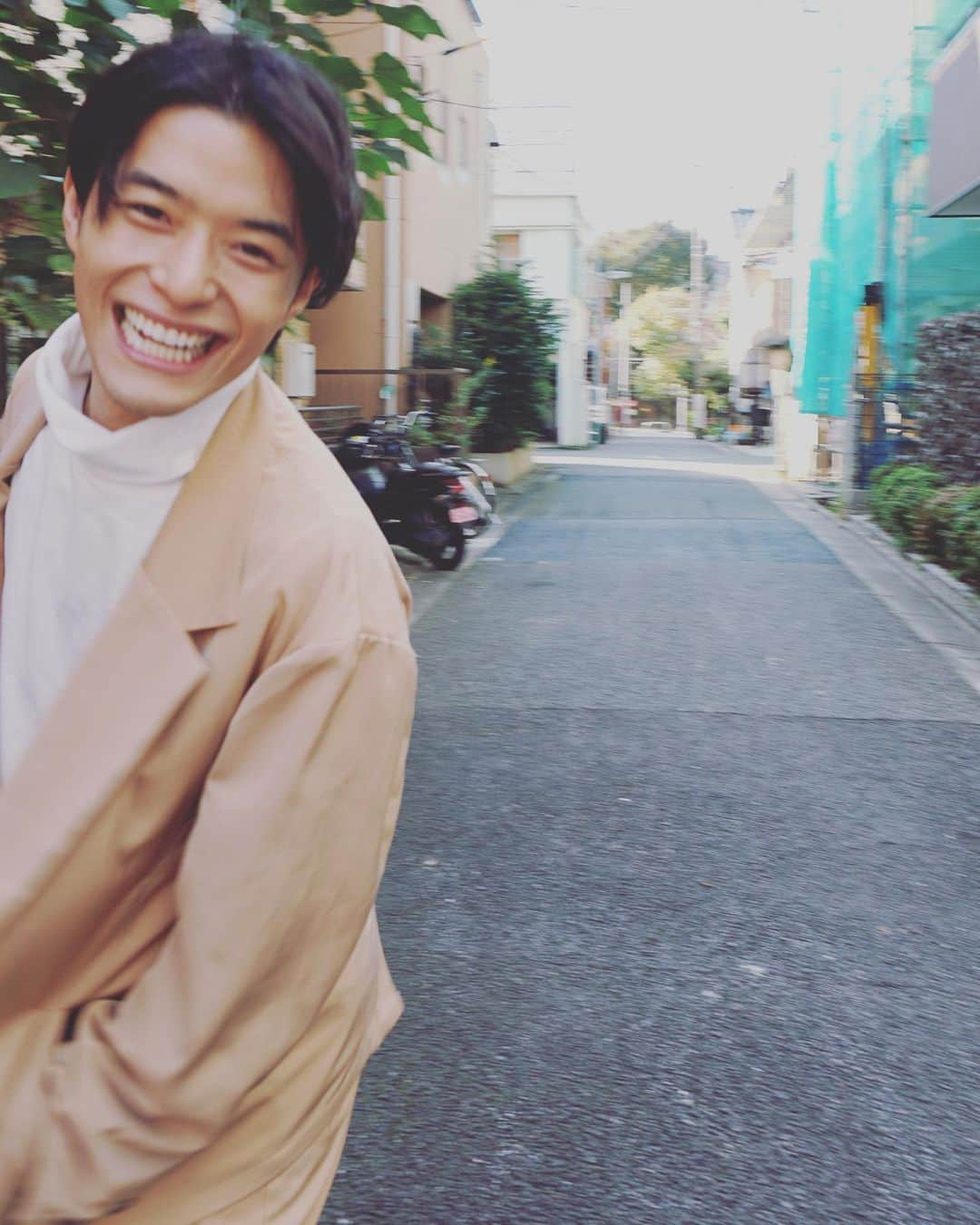 池田航さんのインスタグラム写真 - (池田航Instagram)「offshot❤📸 ･ ･ 今日もauペイマーケット生放送ご視聴ありがとうございます✨❤ ･ ･ また次回の生放送で皆とコメントで盛り上がれることを楽しみにしてるよー🤩🤩🤩🤩 ･ ･  #おうちのみんなを楽しませるために毎日LIVE実施中 #一緒に最高のおうち時間を過ごそう #おうち時間  #おうちの過ごし方  ･ ･ #小池知事メッセージ  #緊急事態処置実施中 #緊急事態宣言 #自宅待機   @tocho_covid19  東京都公式の緊急事態処置実施活動のアカウントが出来ているみたいです！ 日々変わっていく情報の中でより早くコロナウイルスの情報を教えてくれるみたい！ 東京都のみんなはチェックしてみて😌 ･ ･ YouTubeにて🔎KOHクッキング🔍で 動画投稿してます！ 【池田航】で検索してね❤ ･ ･ ･ 料理アカウントもよかったらフォローしてね✨☞@chef.koh ･ ･ #富山県 #富山 #オム男子 #鎧勇騎月兎 #池田航 #スパコマ #超コマ #食育インストラクター #調理師免許 #スーパーフードプランナー #歯並び #料理男子 #笑顔」2月22日 19時43分 - kohcooking