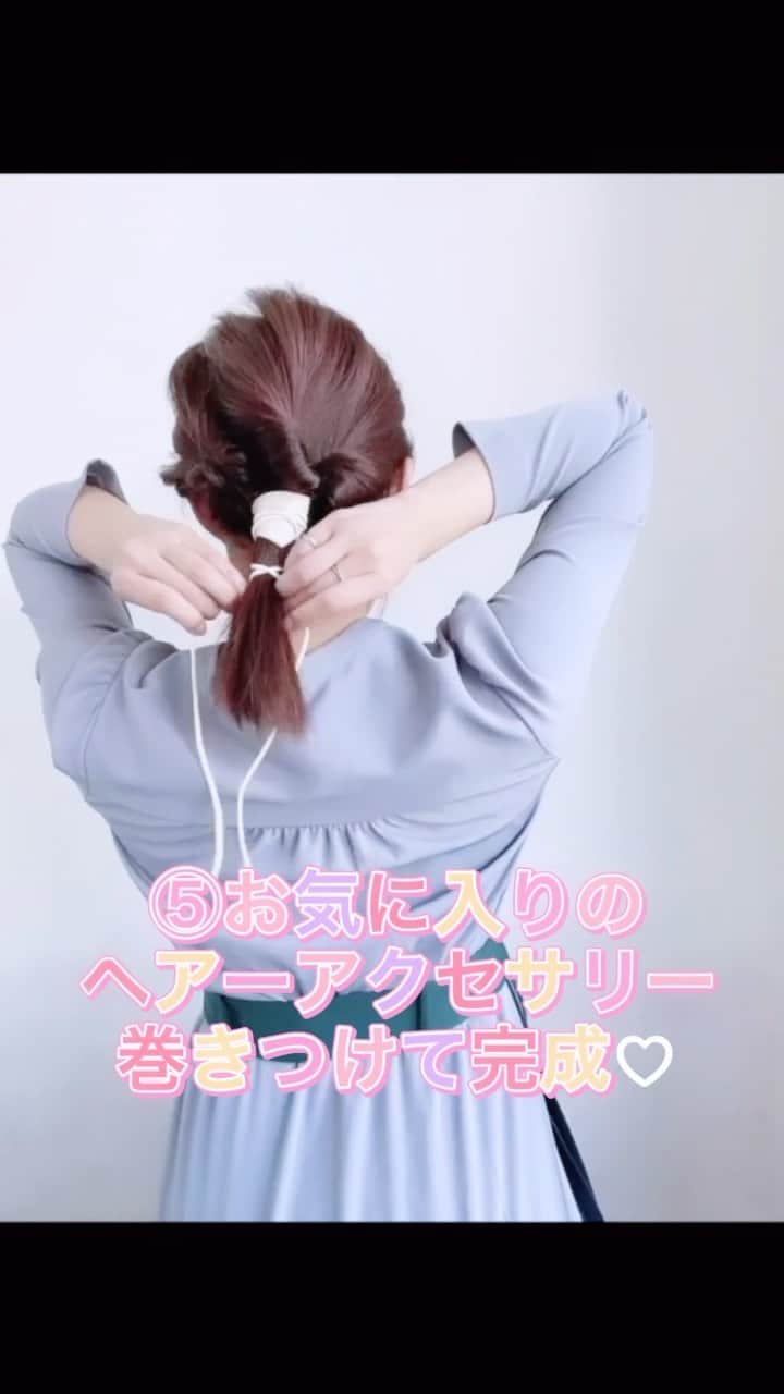 ミクのインスタグラム：「. . くるりんぱくるりんぱ💓 アクセサリーひとつでも すごく凝ったように見える☺️ . ヘアーアレンジと関係ないけど、この歌良いよね♡ . . .    　#ヘアーアレンジ  #ヘアーアレンジ簡単 #ミディアムヘアアレンジ #簡単ヘアアレンジ #不器用でもできる　#ヘアーアクセサリー #ootd  #hairstyle #instagood #beauty #머리스타그램  #길단발　#뷰티그램　#좋아요　#소통해요」
