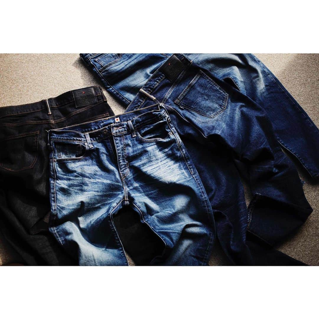 KAIHARA DENIMのインスタグラム：「クラフツマンシップに基づき、高品質な素材と卓越した技術で優れたデニムを生み出すリーバイス®︎のプレミアムライン「Levi’s®︎ Made & Crafted®︎」。その中でも、日本製のデニム生地を使用し、縫製から加工まですべての工程を日本国内で手がけ、最高品質を追求した「MADE IN JAPAN™ COLLECTION」は、特別なコレクションとなっています。Vol.2は「MADE IN JAPAN™ COLLECTION」の中から、注⽬のアイテムをピックアップ。どれも⽇本のクラフツマンシップが感じられるハイクオリティな仕上がりとなっています。「MADE INJAPAN™ COLLECTION」だけに採⽤されたスペシャルなディテールも必⾒です。  →詳細はトップページのリンクから  #kaiharamagazine #Levis #LevisMadeandCrafted #levis502 #levis512 #levis511 #madeinjapan #saab #saabjeans #kaihara #kaiharadenim  #denim #jeans #pants #カイハラ #カイハラデニム #カイハラマガジン #リーバイス #リーバイスメイドアンドクラフテッド #デニム #ジーンズ #スキニージーンズ #ストレッチ素材 #スリムフィット #レザーパッチ #青タブ #セルビッジデニム #プロダクト #名品」