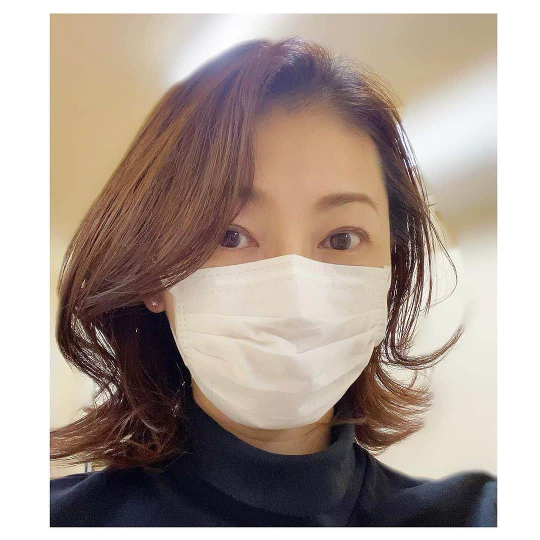 風花舞さんのインスタグラム写真 - (風花舞Instagram)「時間なくて今日のレッスンにはヘアアレンジできなかったー。  朝、毛先ランダムに巻いたんだけど、 時間経過とともにとれてきてるー💦」2月22日 19時55分 - kazahanamai_official