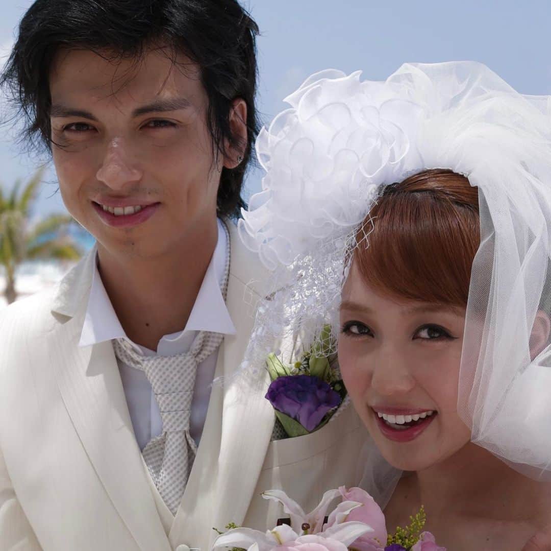 アレクサンダーのインスタグラム：「８年目 今日  #結婚式」