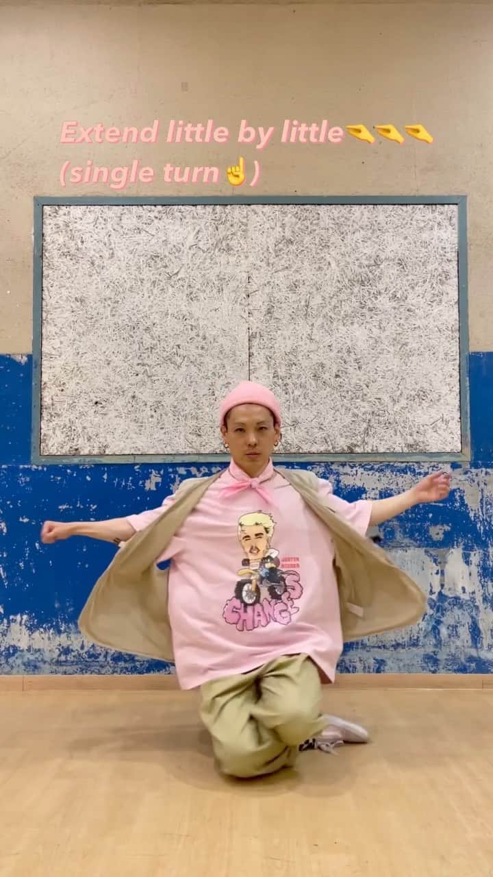 SHUHOのインスタグラム：「house floor spins🌪🌪🌪 single&double✌️  #housedance #dancetutorial #streetdance #dancelesson #dance #footwork #dancesteps #hiphopdance #housemusic #housedancer #choreography #ダンス動画」