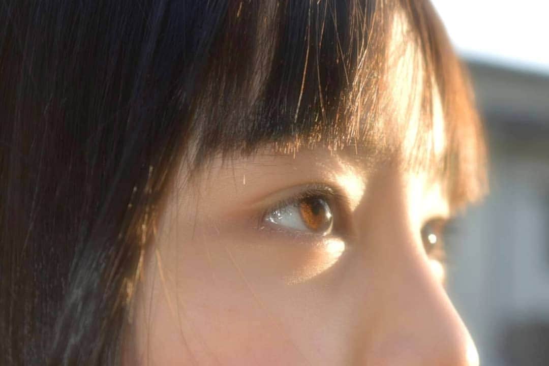丸本凛さんのインスタグラム写真 - (丸本凛Instagram)「太陽の光のお陰で瞳が茶色くなって嬉しい私です!👁 #photooftheday#instagood#eye#eyes#portrait #ポートレート#宣材写真#変わりました」2月22日 20時11分 - rinmarumoto