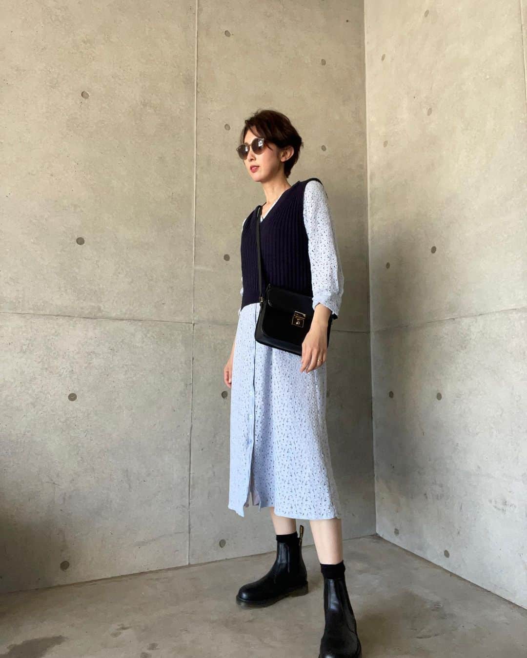 石井のり子のインスタグラム：「** #ootd  今日はこれでも暑かったー！ レースワンピースにニットベスト💙 春服楽しい♪ * * tops @romile_official  one-piece @styledeli_official  boots @drmartensofficial  *  #ootd#outfit#coordinate#fashion#fashion style#ママコーデ#ママファッション」
