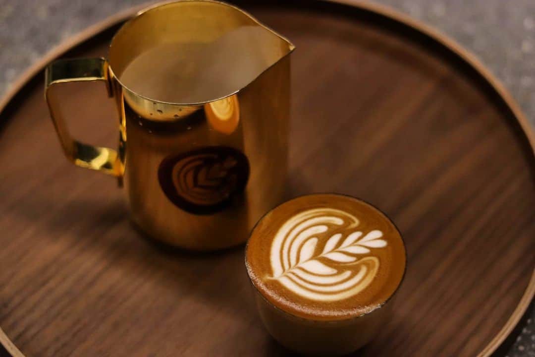 Seung Min Limさんのインスタグラム写真 - (Seung Min LimInstagram)「𝙏𝙤𝙙𝙖𝙮'𝙨 𝙇𝙖𝙩𝙩𝙚 𝘼𝙧𝙩  Cup size - 6oz  📷  Canon 200D  ☕교육 및 튜닝피쳐 문의☕ ⠀ Tel. 010-4266-0554 Kakao talk ID. ismskynet ⠀ ⠀ 교육 장소: 서울 특별시 금천구 가산디지털단지 1로 159- 20 502커피로스터스 LAB 실」2月22日 20時26分 - barista_seung