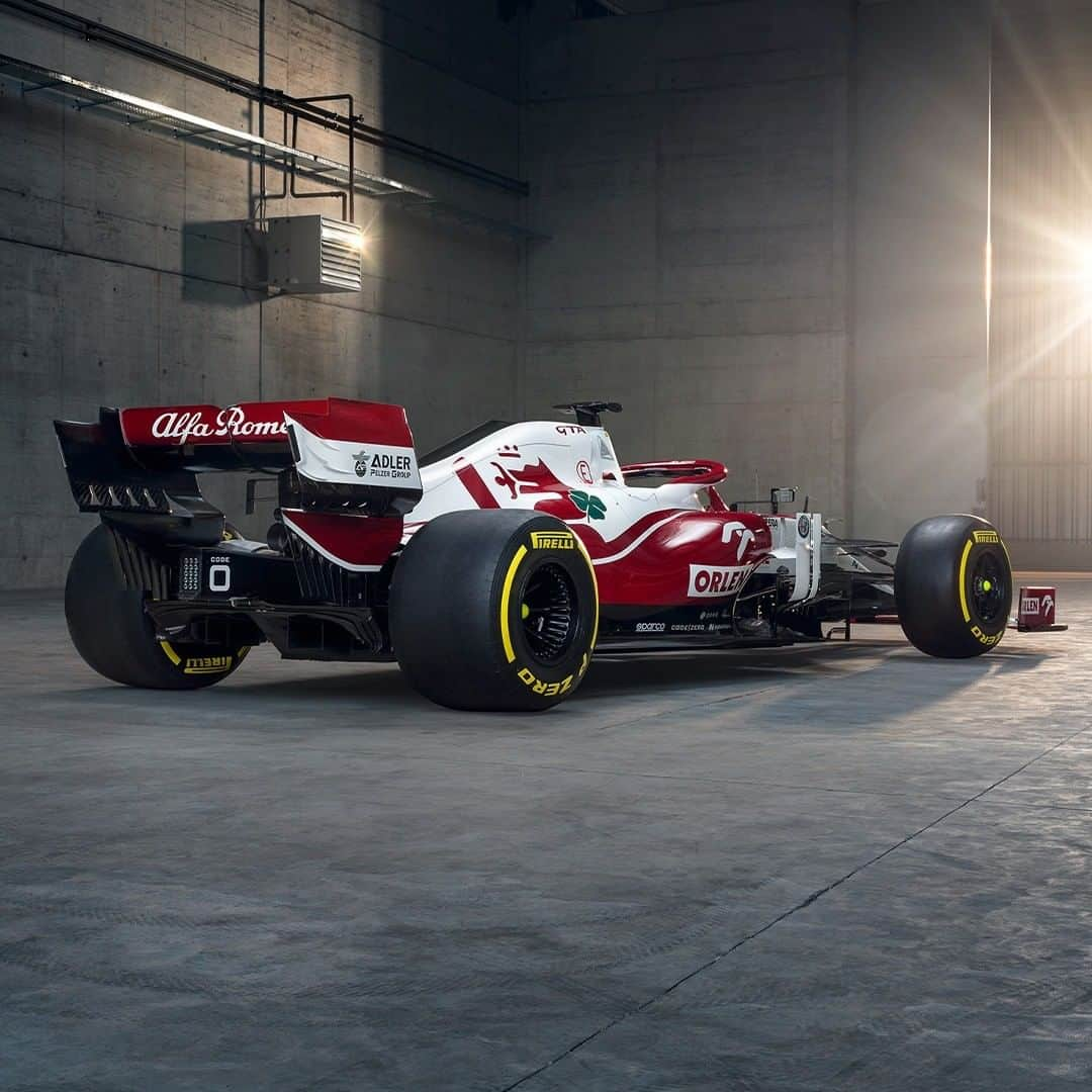 F1さんのインスタグラム写真 - (F1Instagram)「Introducing the @alfaromeoracingorlen C41 😍  #F1 #Formula1 #AlfaRomeo」2月22日 20時18分 - f1