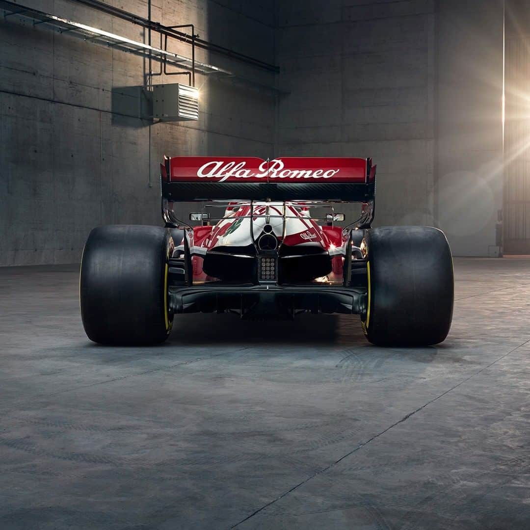 F1さんのインスタグラム写真 - (F1Instagram)「Introducing the @alfaromeoracingorlen C41 😍  #F1 #Formula1 #AlfaRomeo」2月22日 20時18分 - f1