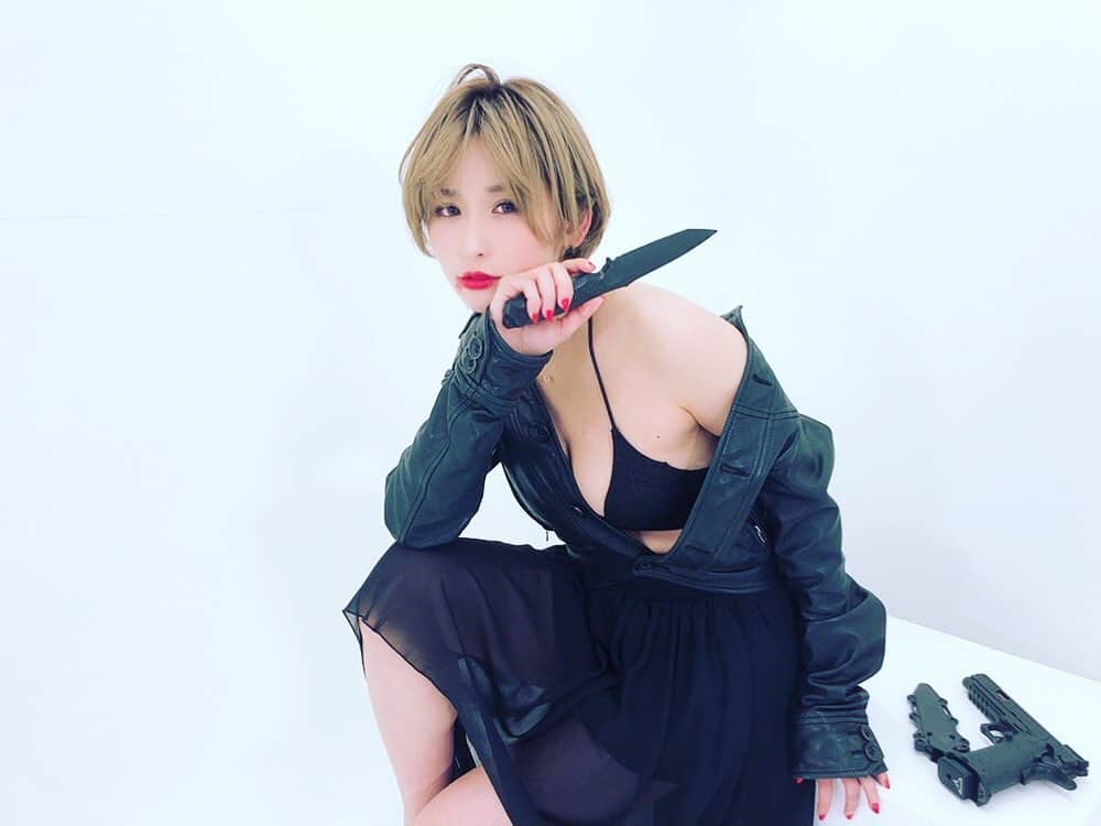 有馬綾香のインスタグラム：「ナイフと私😇」