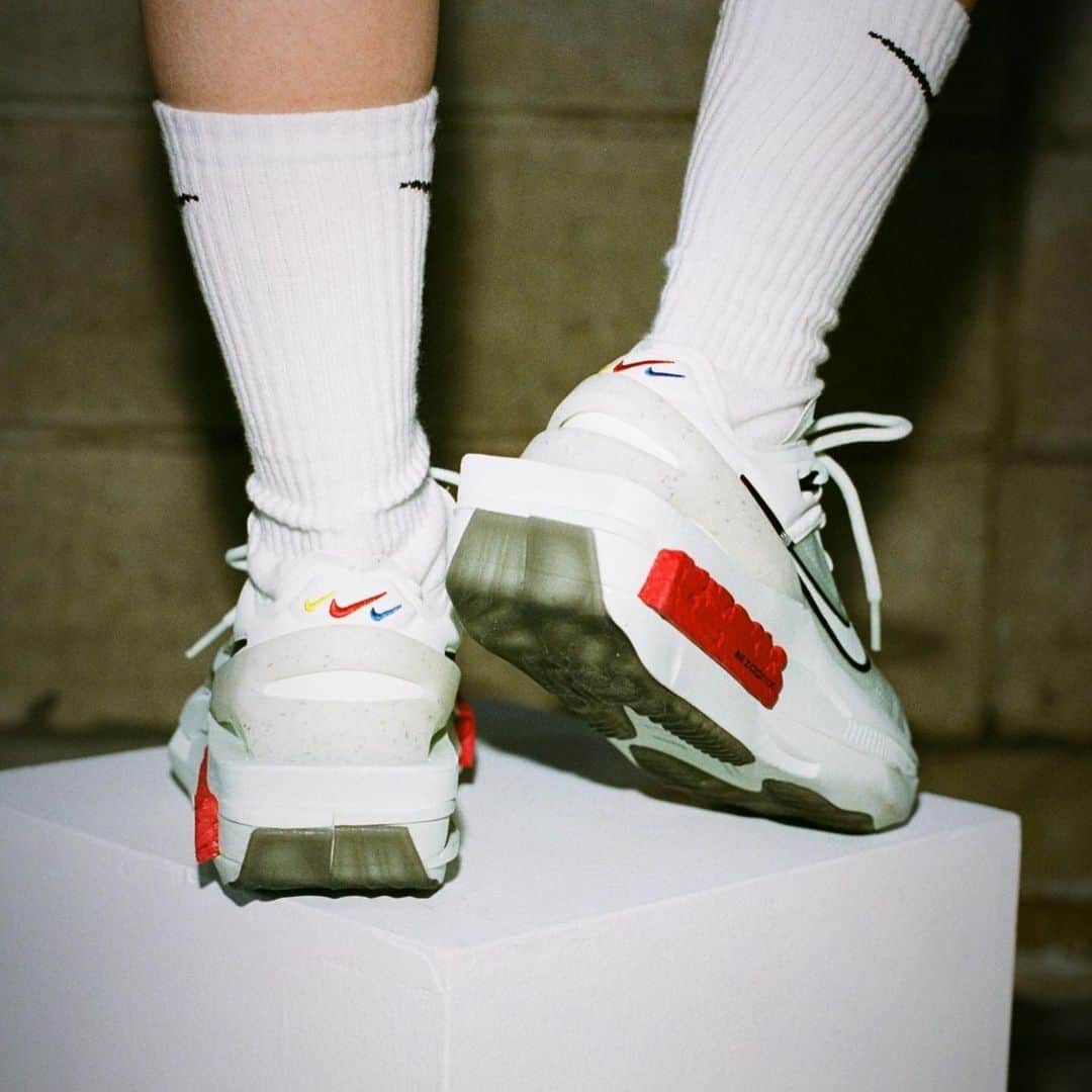 アトモスガールズ/atmos girlsさんのインスタグラム写真 - (アトモスガールズ/atmos girlsInstagram)「. atmos pinkよりNIKEの2021 年NEW MODELである‘FONTANKA EDGE’を2/26(Fri)より発売いたします👟❤️  ロシアのレイブカルチャーをバッググラウンドにもつ‘FONTANKA EDGE’は程よい厚底ソールと軽さが特徴で スタイルアップと履き心地の良さを兼ね備えております✨  ダンサーや、ファッショニスタにはとてもオススメの1足❤️💚  #atmos #atmospink #atmostokyo #nike #fontanka #edge #fontankaedge #sneakers #spring #springfashion #spring2021 #アトモス #アトモスピンク #アトモストウキョウ #ナイキスニーカー #ナイキ #フォンタンカ #エッジ #スニーカーズ #スニーカー #スプリング #スプリングファッション #スプリング2021 #春ファッション #春コーディネート #白スニーカー #comingsoon #カミングスーン #👟 #🌸🌸🌸」2月22日 20時23分 - atmos_pink_official