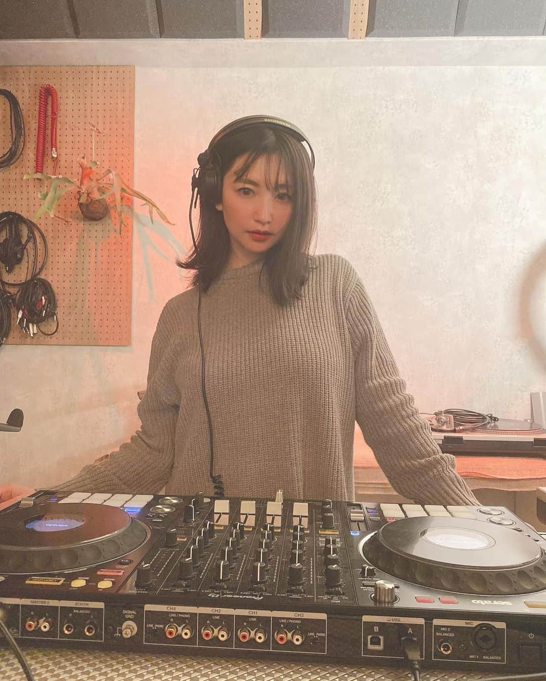 DJ LICCAさんのインスタグラム写真 - (DJ LICCAInstagram)「☻☻☻  ・ ・ ・ #djmix #remix #soundcloud #dj #djlife #djlicca #music #hiphop #house #bass #techno #techhouse #japanesedj #japanesefemaledj  #femaledj #girlsdj #djane  #asiandj #femaleproducer #japan #instamusic #musicproducer #musicproduction #beatmaker #beatmaking #daw #dtm」2月22日 20時35分 - djlicca