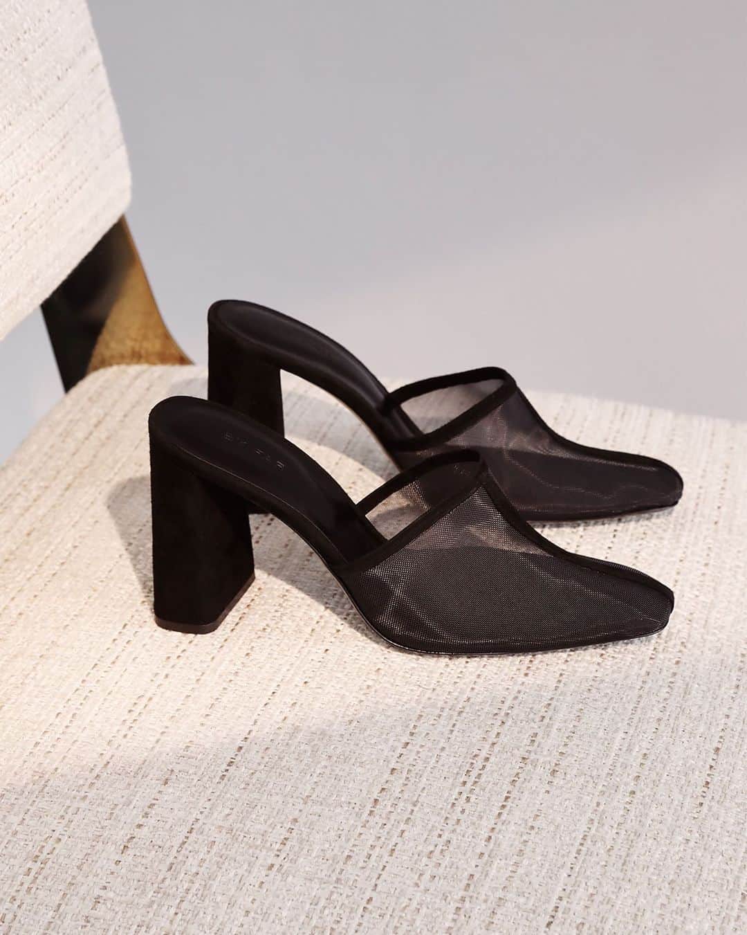The Outnetのインスタグラム：「It's a match made in mesh: These @byfar_official heels will go with everything.   Shop all your favorite Instagram looks, just visit the link in bio」