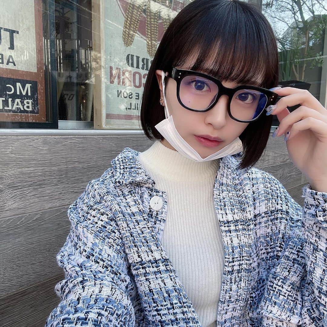 相笠萌さんのインスタグラム写真 - (相笠萌Instagram)「花粉やばいからとりあえず家にあったブルーライトカットのかけたけど多分意味ない」2月22日 20時35分 - aigasa_moe