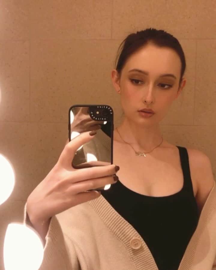 アシュリーのインスタグラム：「getting warm」
