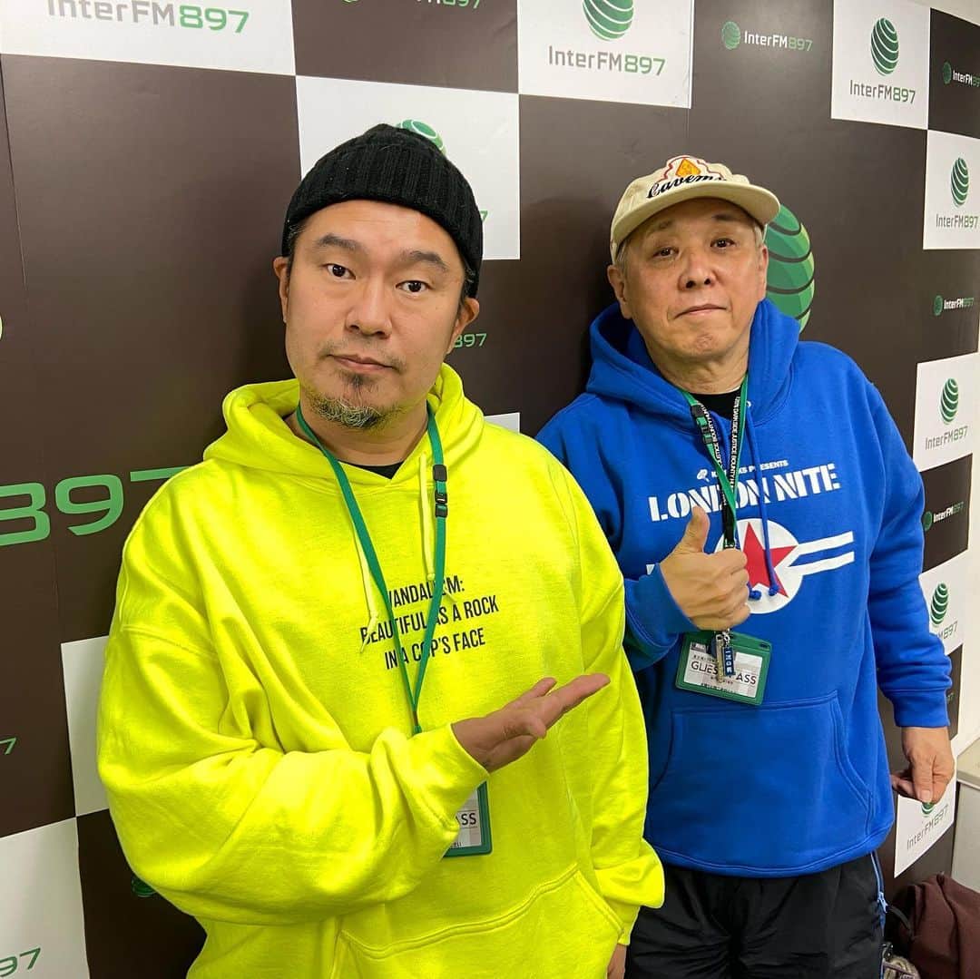 のインスタグラム：「みなさーん！この後21時からゴキゲンRADIOリピートありますよー🙋‍♂️前半大貫チョイスで冬イメージな英国ロックフォークなどシットリング！からのM.Kinooの2月はレゲエ月間だー！お楽しみに〜！ #kenrocksnite #interfm897 #radiko #大貫70周年」