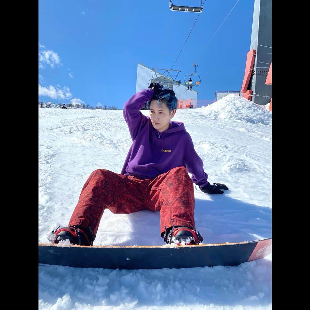 のインスタグラム：「This photo is from 1years ago. Blue hair🦋」