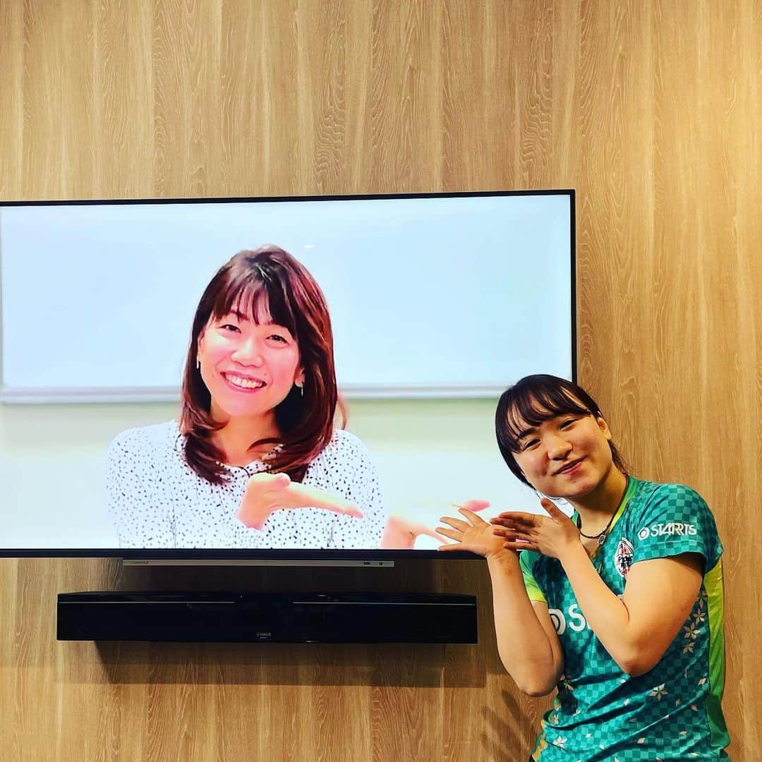 のインスタグラム：「*** 昨日の「S☆1」(TBS系列)で、 高橋尚子さんとのリモート対談が実現しました✨☺️  予定していた時間めいっぱい語り尽くした後に、 記念にパチリ📷  次は、お会いしてお話しすることを楽しみに、 リモートを終えました✨  3月中旬には「News23」でも 放映予定です。  ぜひ楽しみにお待ちください♪  #伊藤美誠 #卓球 #高橋尚子  @tbstvs1 @news23sports @mima_ito」