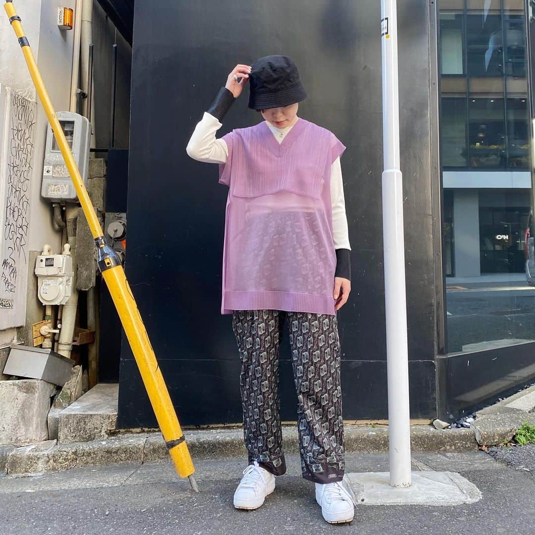 MIDWEST TOKYO WOMENのインスタグラム：「@ponti_tokyo  . SEE THROUGH BIG VEST ¥33,000(+Tax) FREE SIZE . WASHED PATTERN INKJET PANTS ¥34,000(+Tax) SIZE 1,2(着用サイズ1) . スタッフ身長160cm . #ponti_tokyo #ponti #ポンティ #togapulla #toga #kijimatakayuki #トーガ #トーガプルラ #キジマタカユキ #バケットハット #midwest_official」