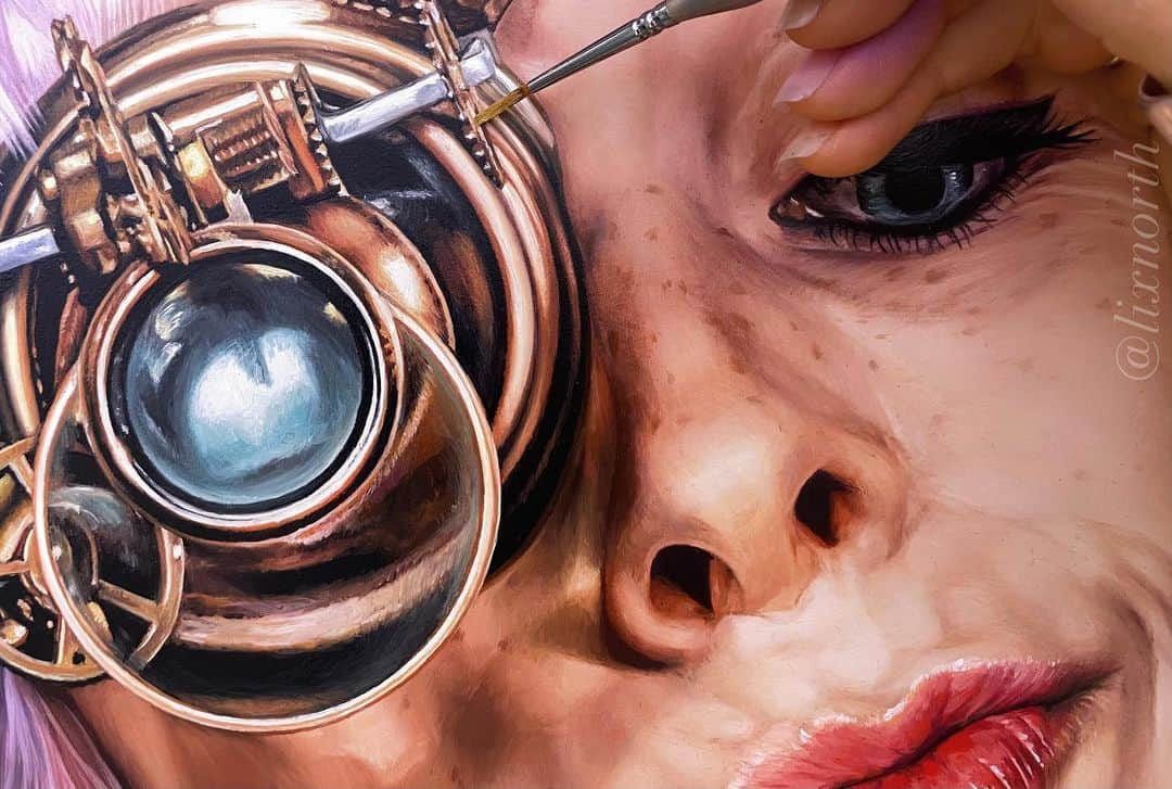 Lix Northのインスタグラム：「Lenses and lashes... 👁⚙️ The monocular is back! 🤘🏼Detail from ‘Tactician’, oil on aluminium. See the finished piece at @beinartgallery Melbourne as part of the Antipodes 2021 show, Feb 28th to March 21st.   #art #antipodes2021 . . . #oilpaint #selfportrait #portrait #steampunk #hyperrealism #realism #beautifulbizarre #instaart #instaartsy #instaartwork #instaartist #instaartpop #instaarthub #instaartoftheday #instaarte #instaarts #instaartistic #artwork #artist #newartwork #artistlife #artnews #artinfo #fineart #resourceryartists #arte #dibujo」