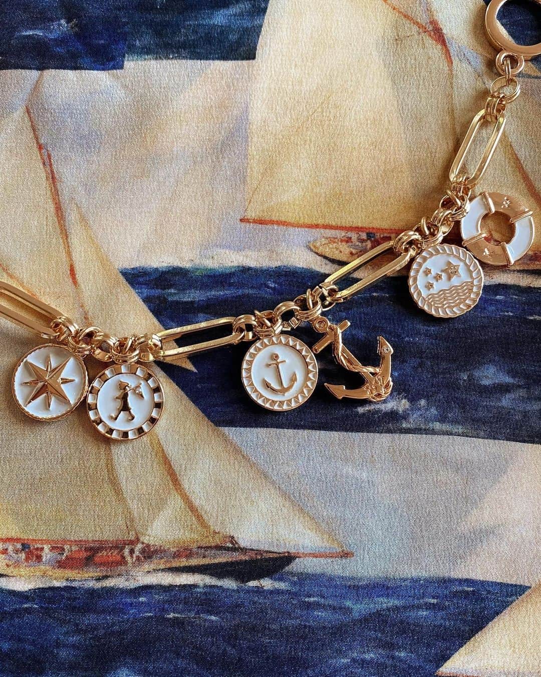 カレンウォーカーさんのインスタグラム写真 - (カレンウォーカーInstagram)「A KW take on seafaring charms, available now as part of our costume jewellery collection and nautical edit (karenwalker.com or link in profile)」2月22日 12時34分 - karenwalker