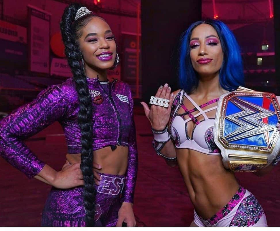 サシャ・バンクスのインスタグラム：「You got the right one! #idontreallywantnofriends #asuka #sashabanks #wrestlemania」