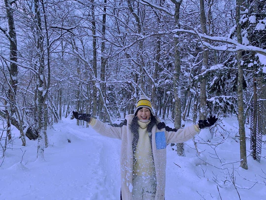 浅田舞さんのインスタグラム写真 - (浅田舞Instagram)「❄︎極寒の地❄︎北海道❄︎阿寒湖へ❄︎ 素晴らしい雪景色に感動❄︎ 天気が作り出すミステリー絶景、最高に面白かったです!!!@tokoro_japan8」2月22日 12時46分 - asadamai717